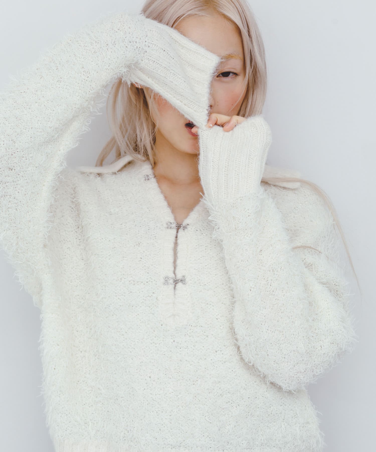 フロントホックベアーニット