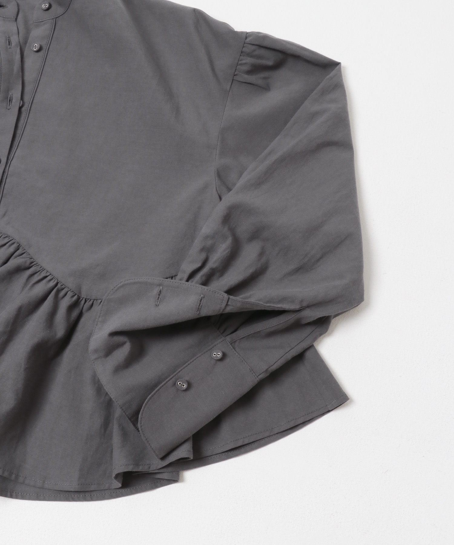 アシンメトリースイッチングブラウス CHARCOAL One