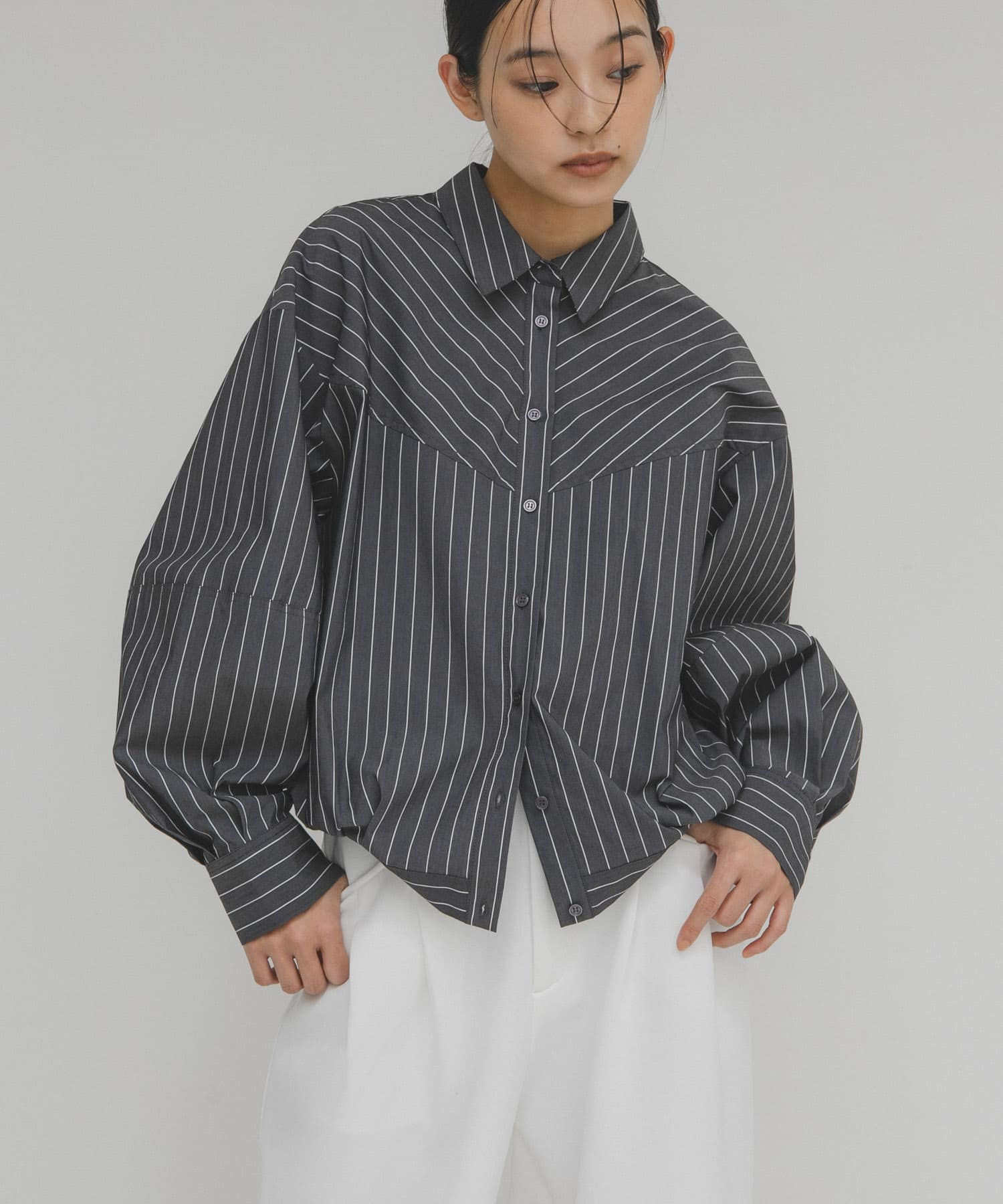 コクーンフォルムシャツ