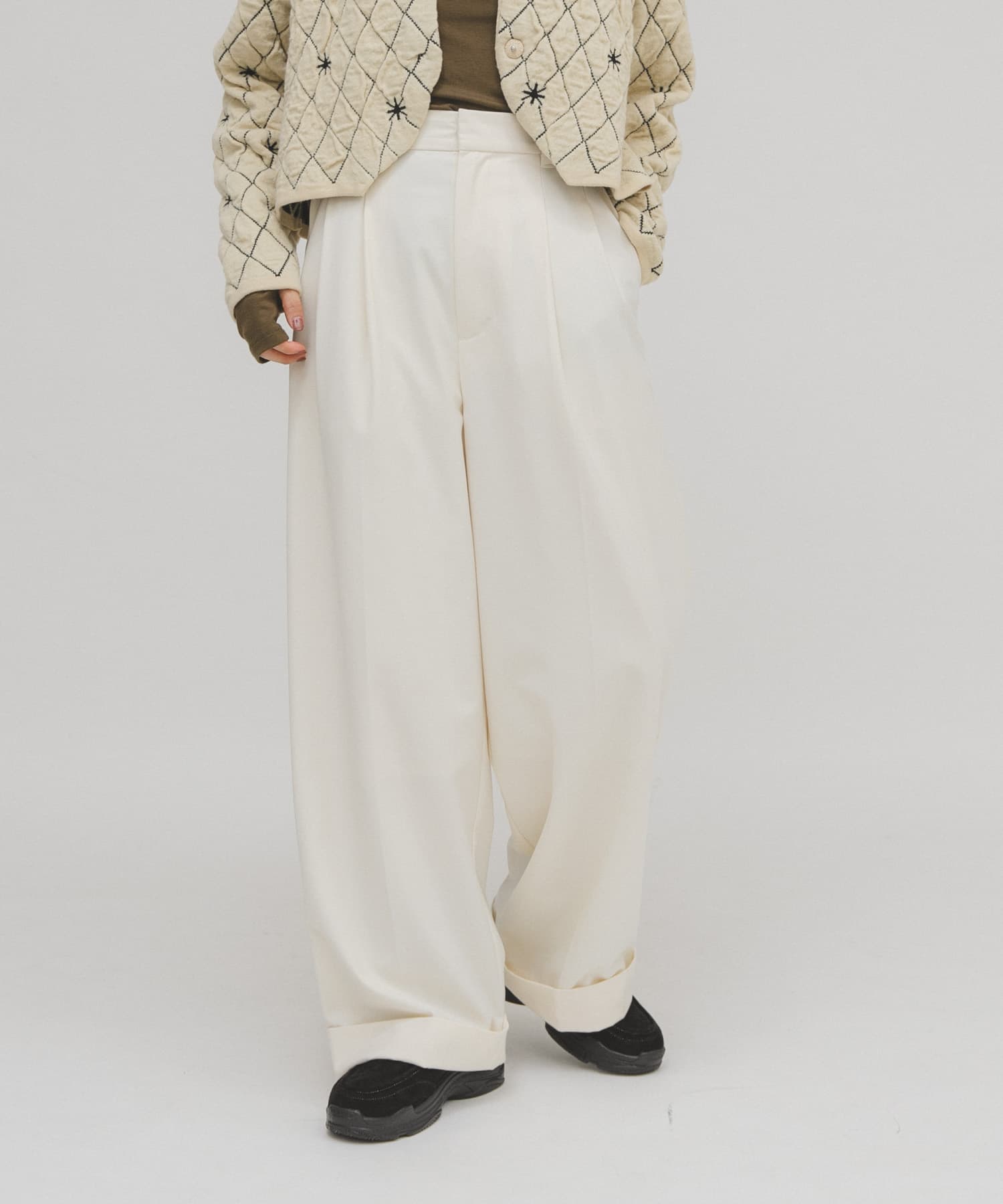 センタープレスストレートパンツ