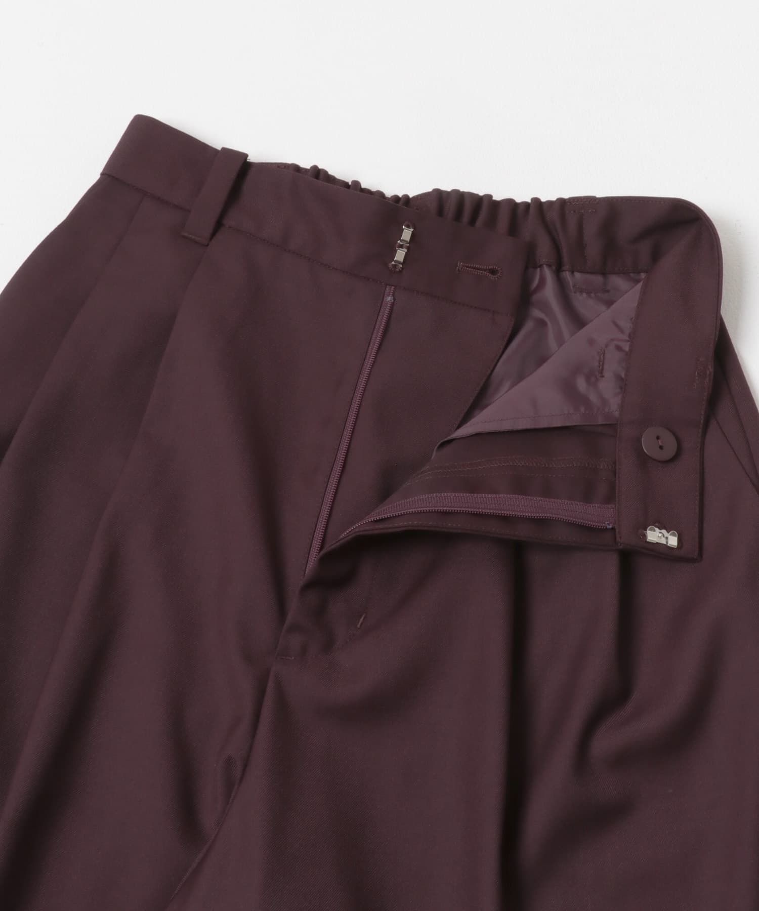 センタープレスストレートパンツ BORDEAUX One