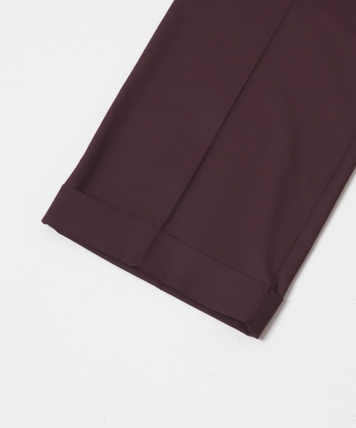 センタープレスストレートパンツ BORDEAUX One