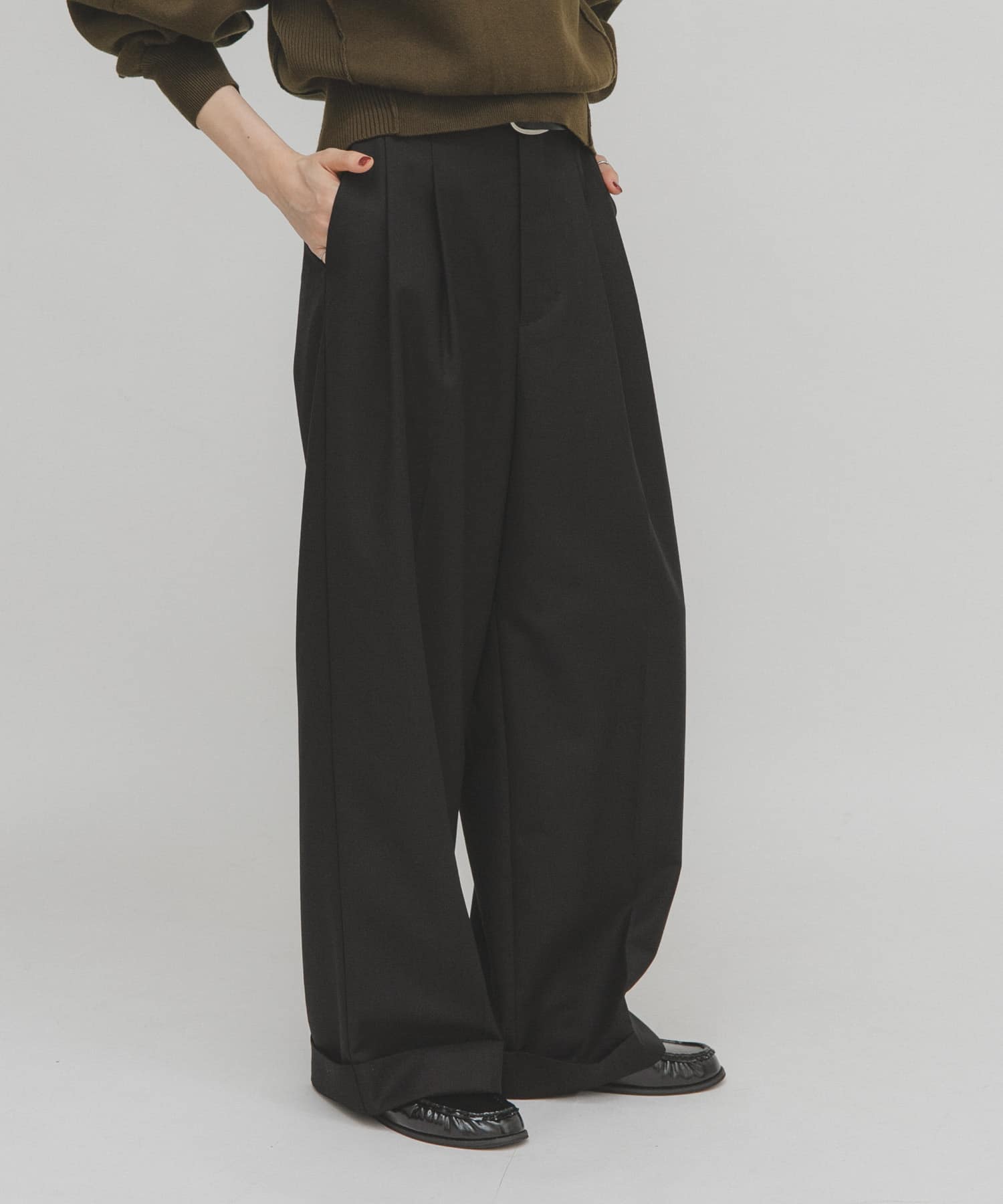 センタープレスストレートパンツ