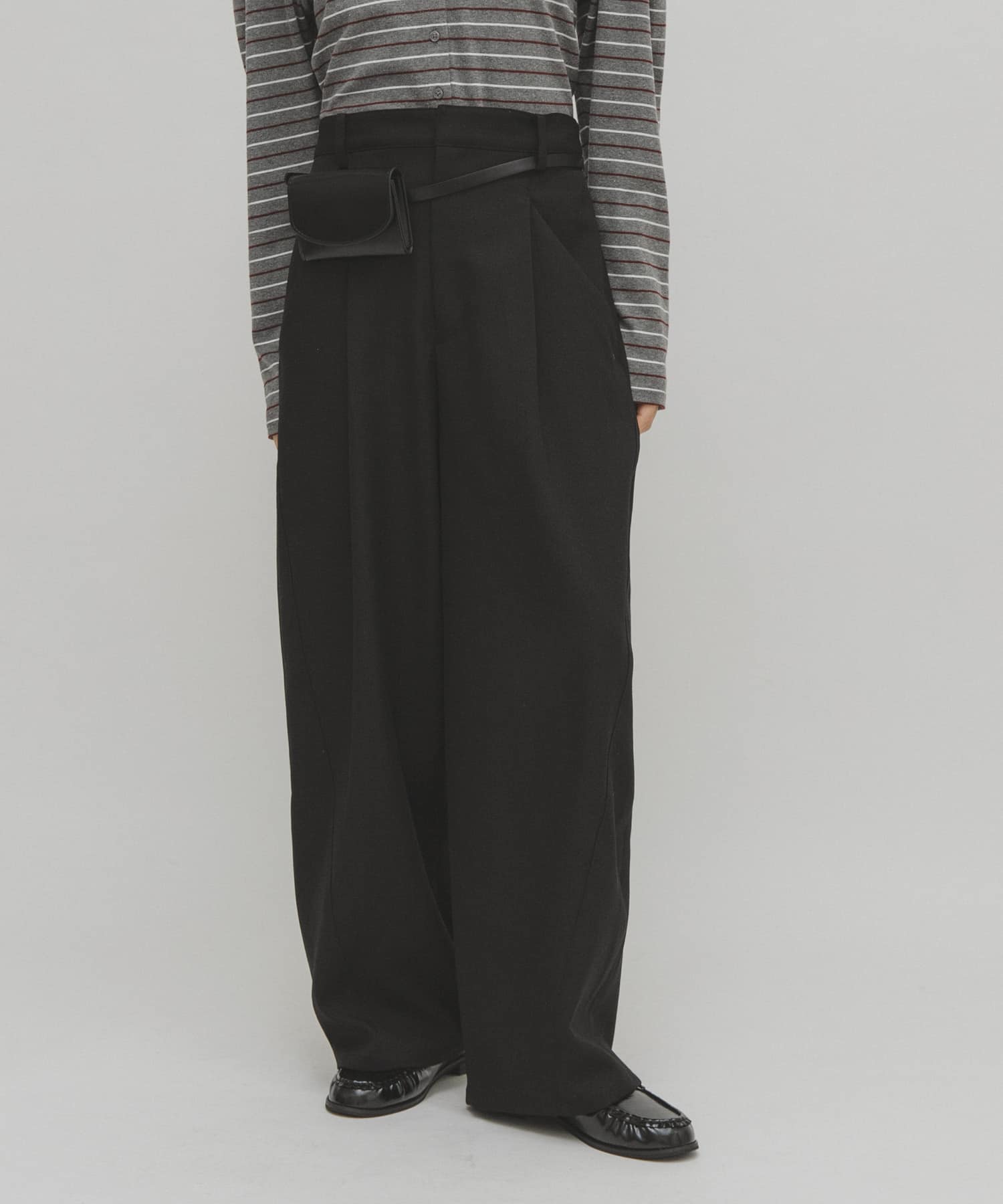 バレルレッグタックスラックス