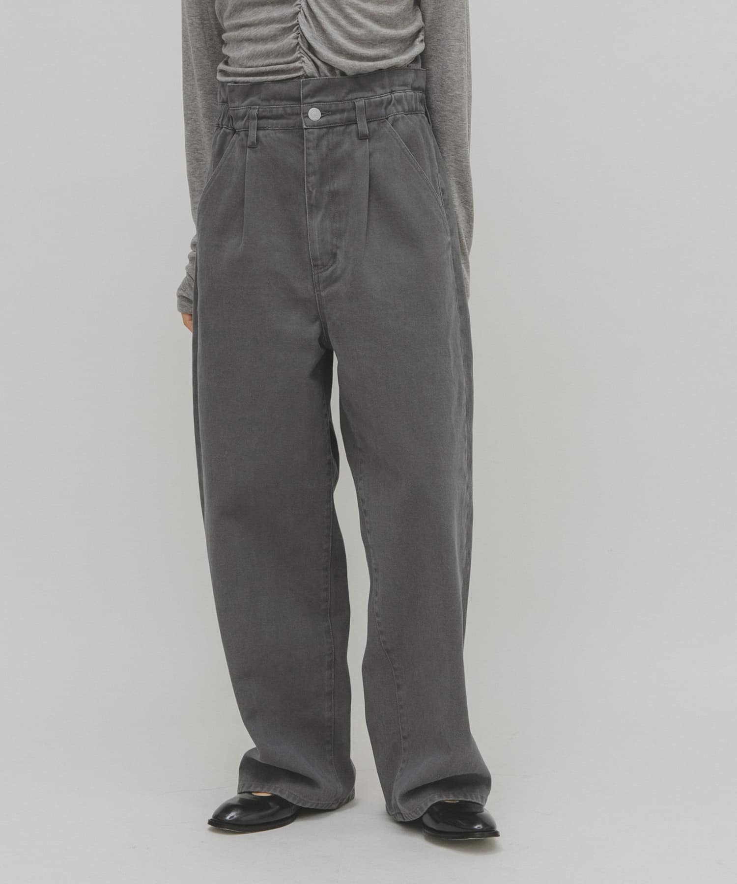GRAY