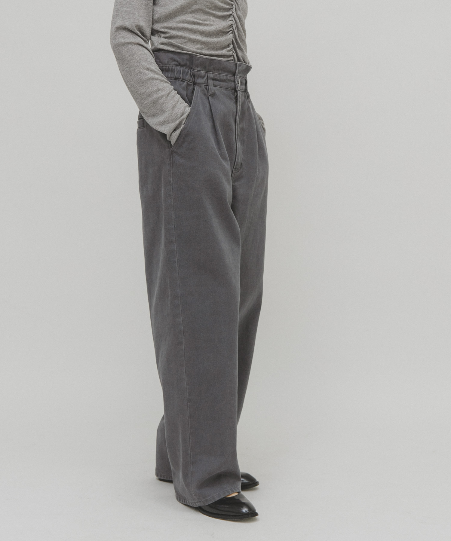 GRAY