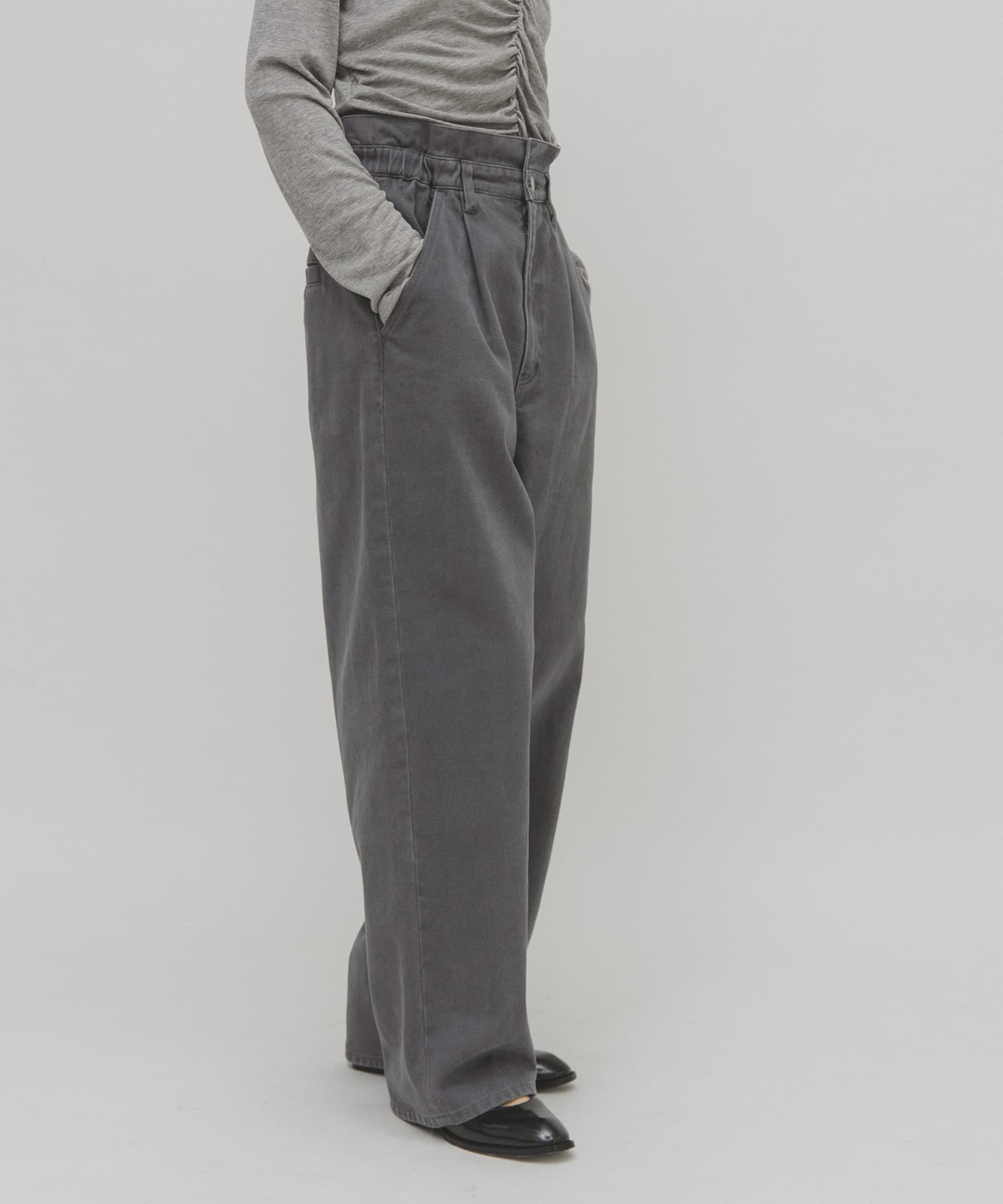 GRAY