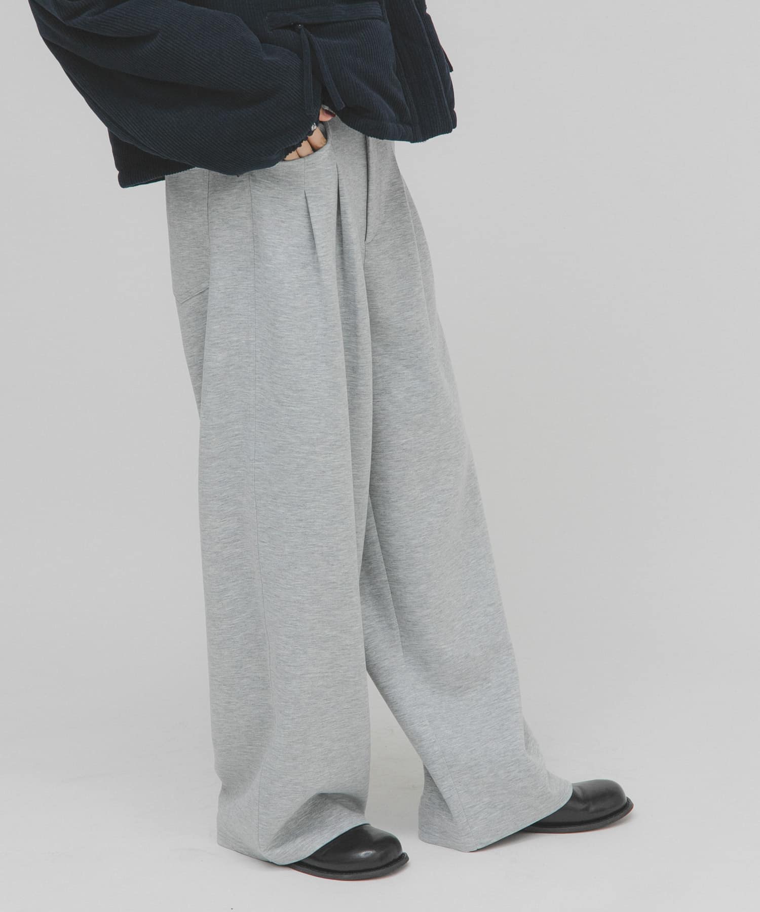 TOP GRAY