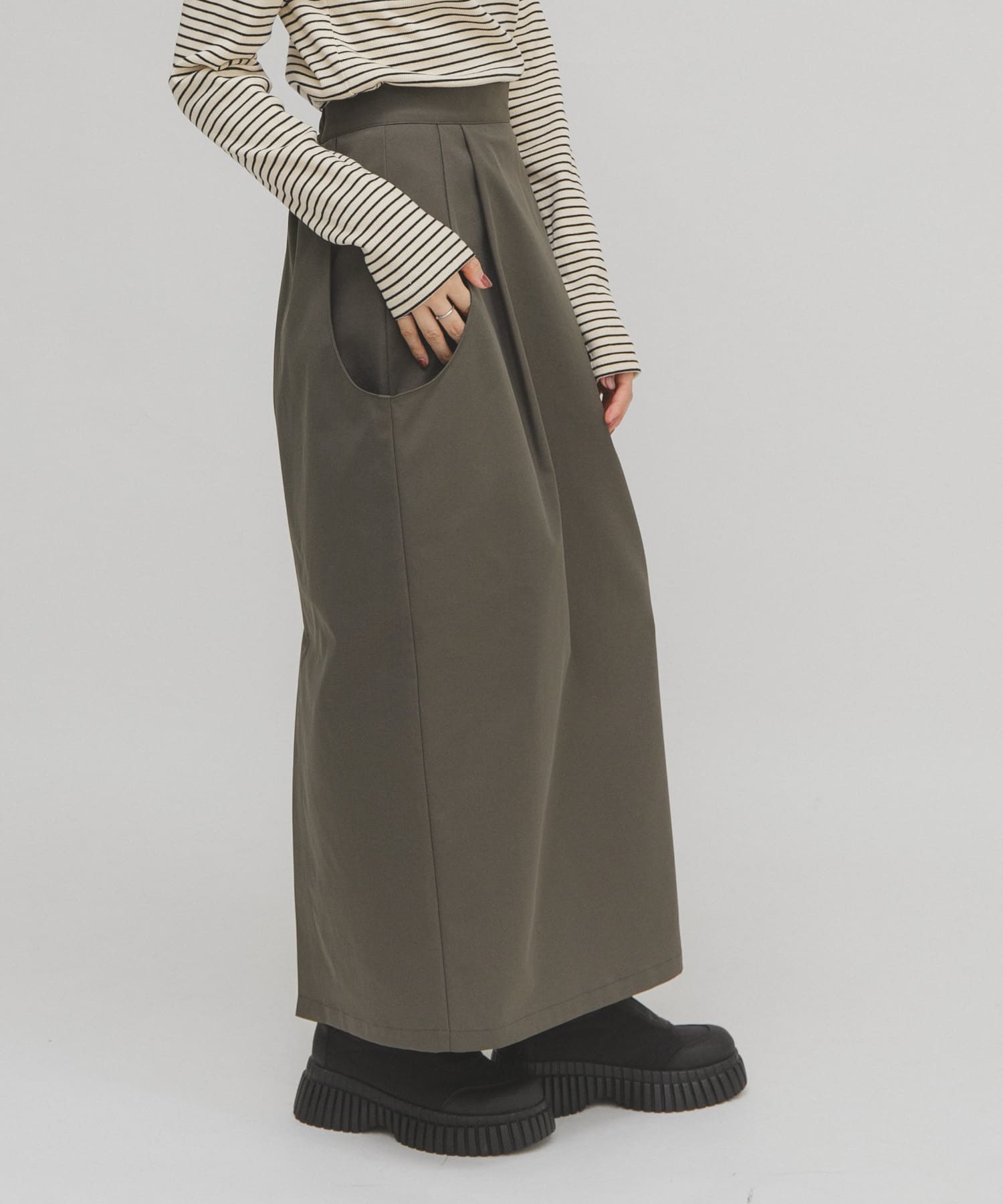 KHAKI