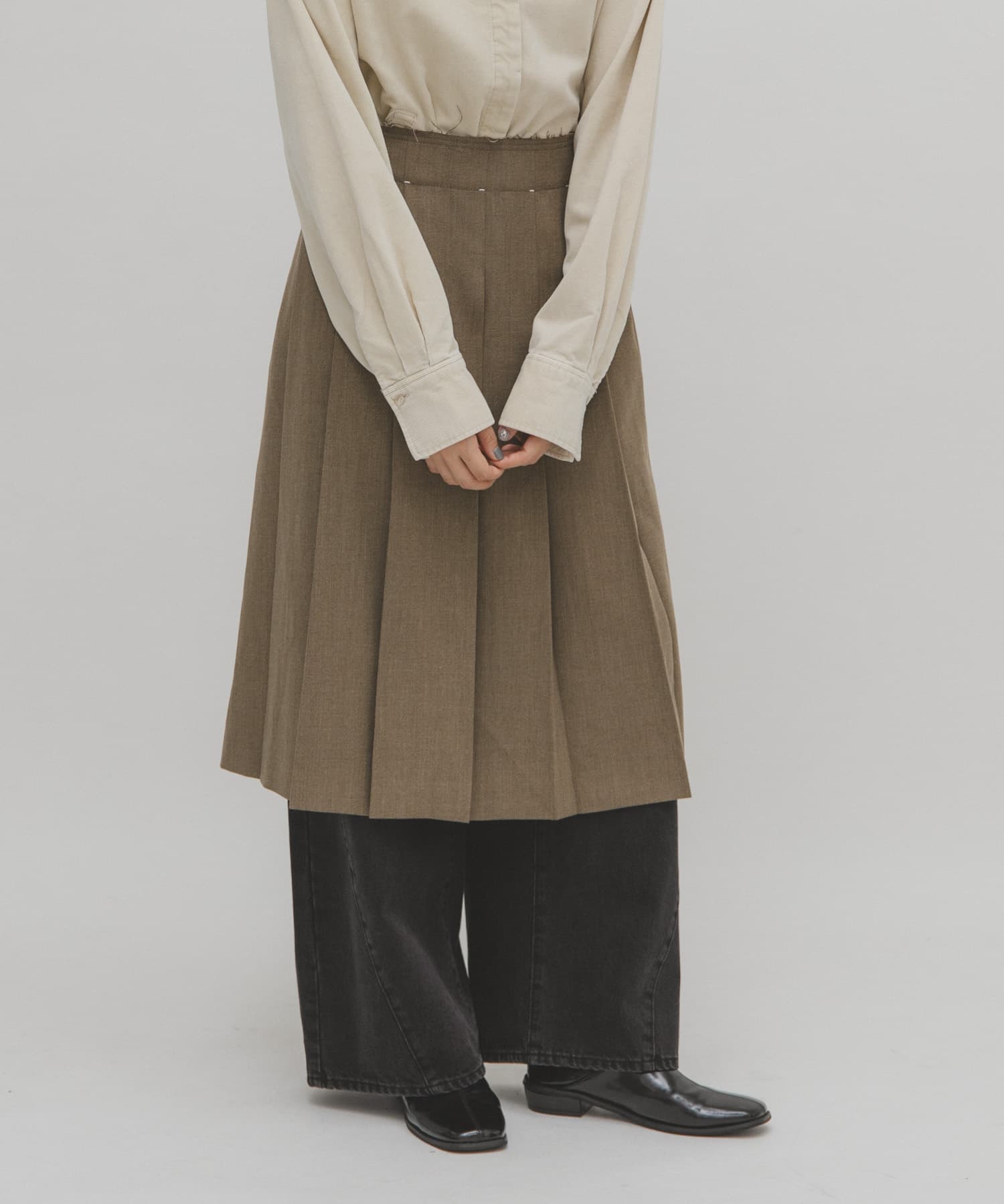 プリーツミディスカート