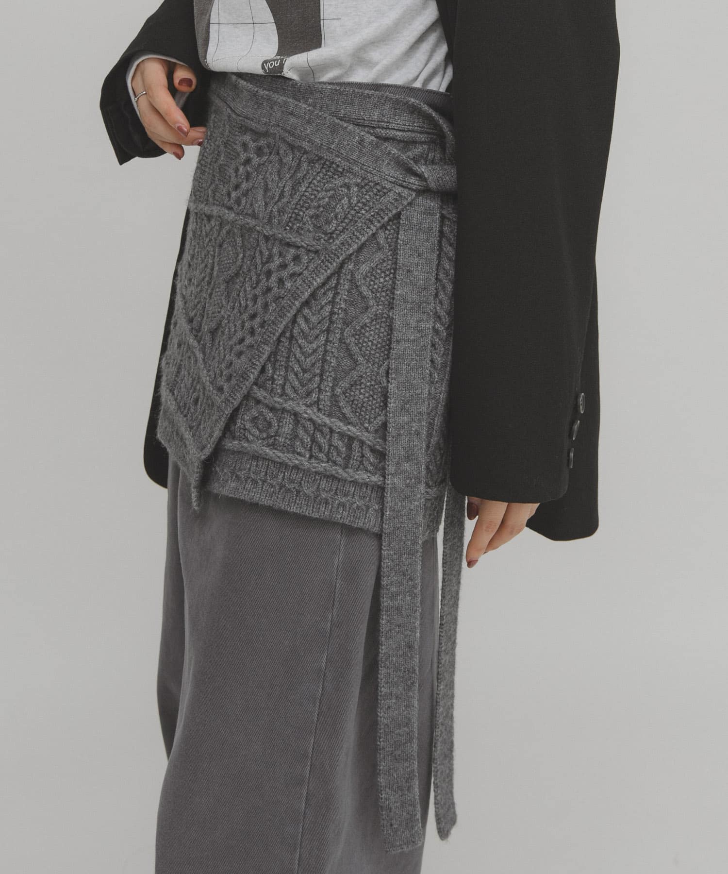 GRAY