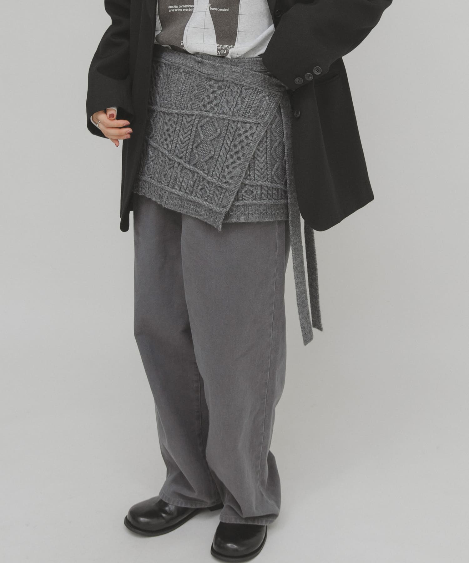 GRAY
