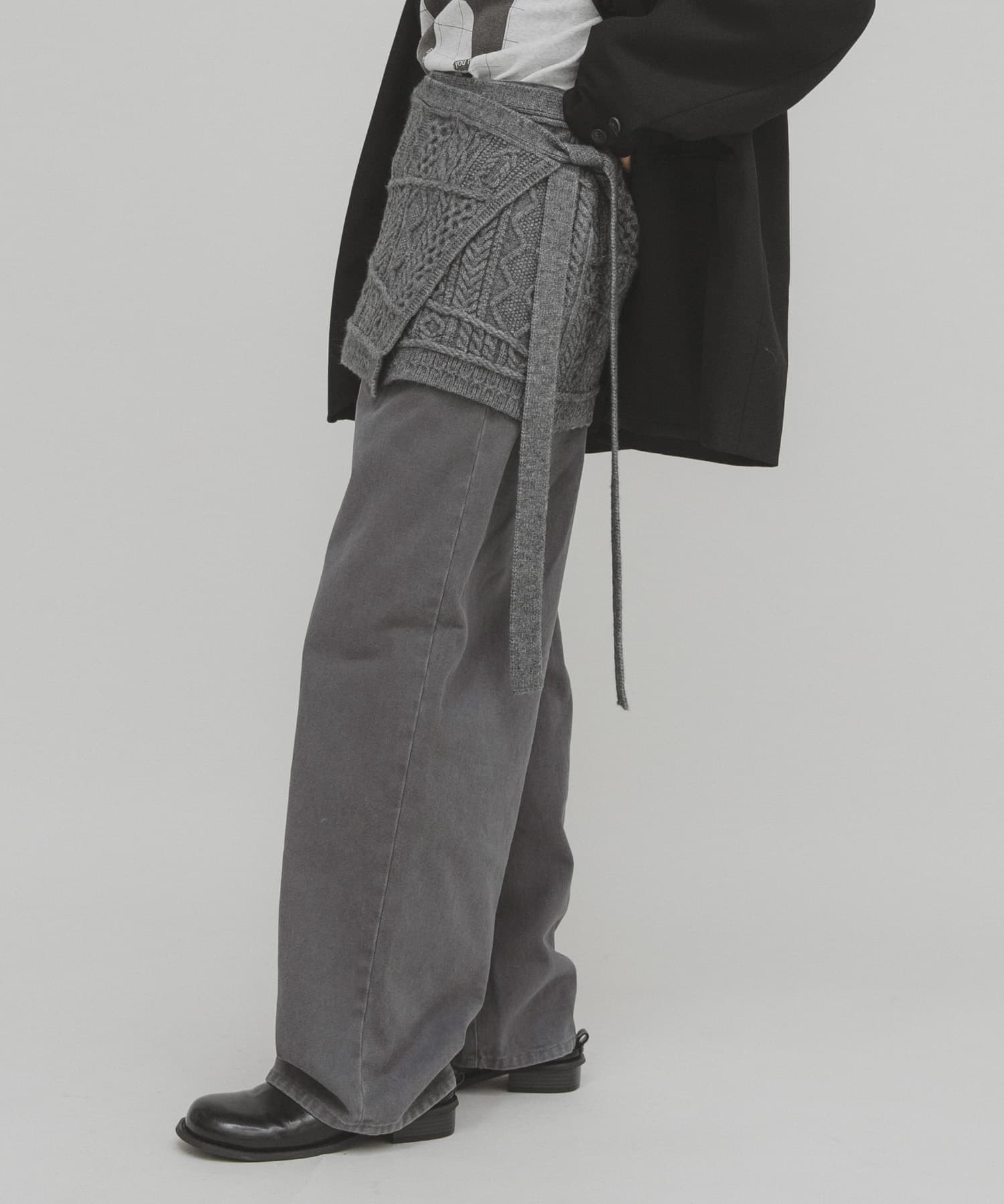 GRAY