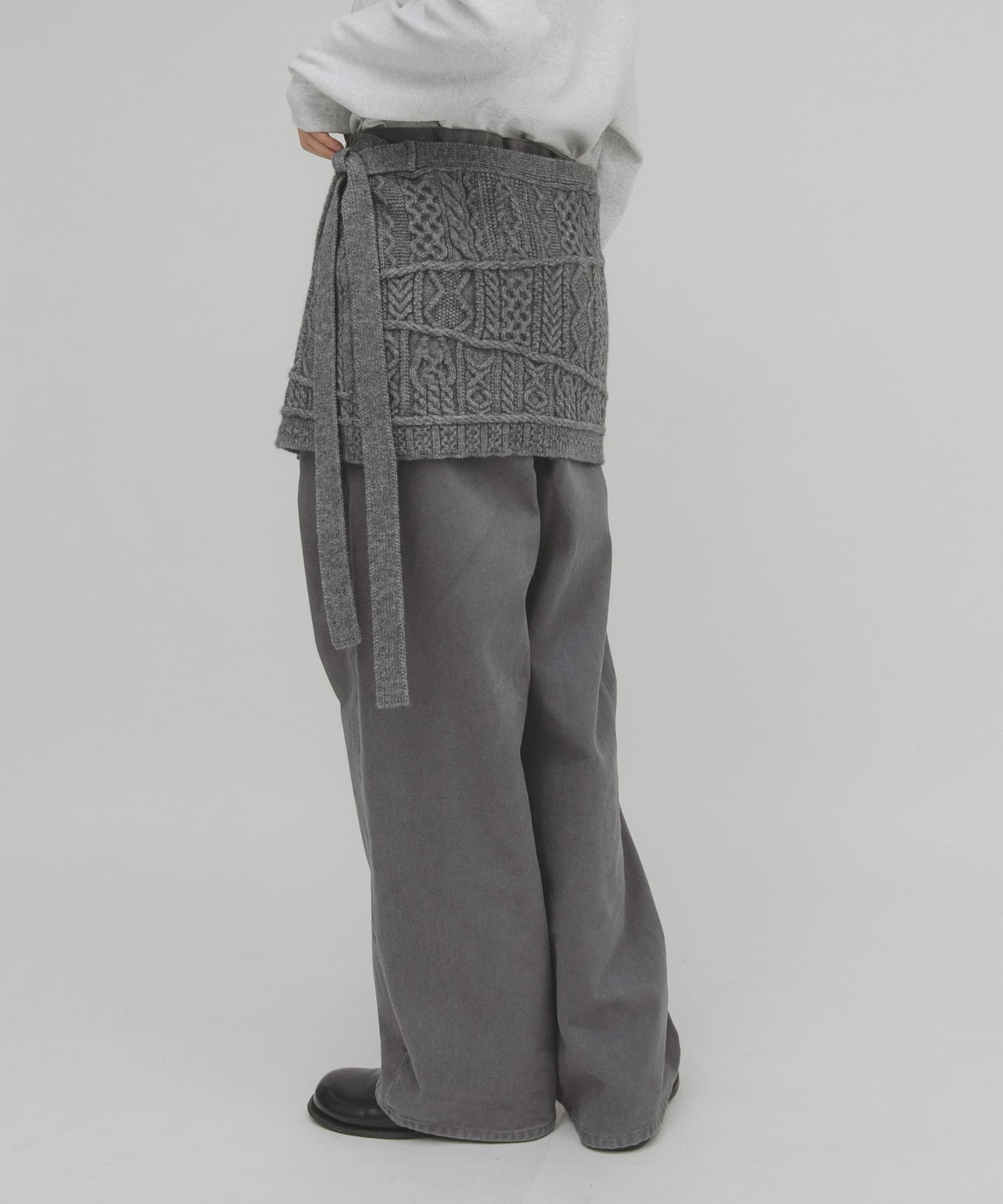 GRAY