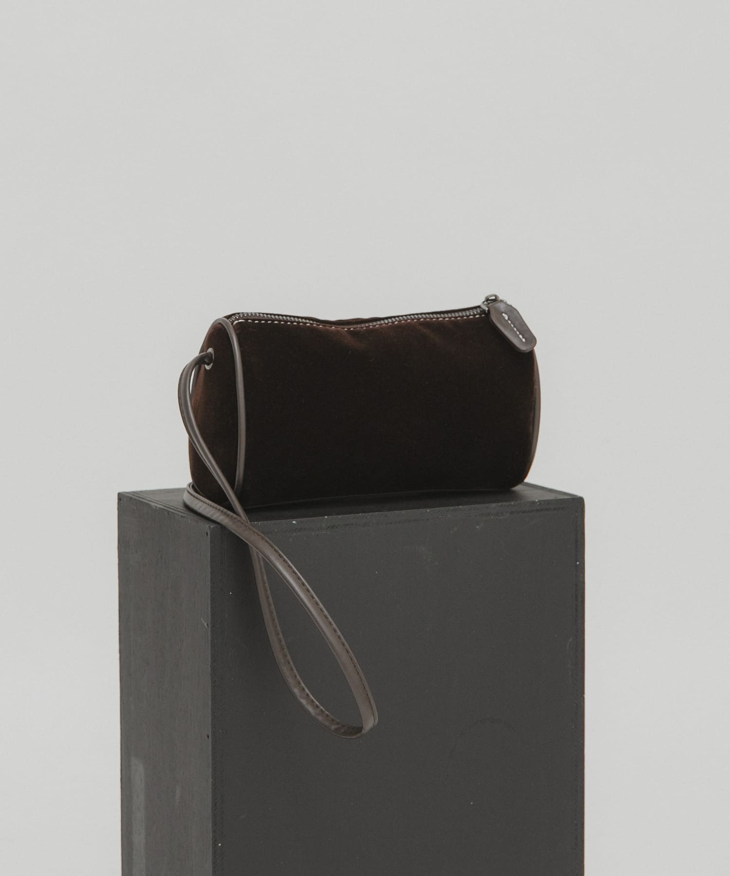 ステッチデザインベロアミニBAG BROWN one