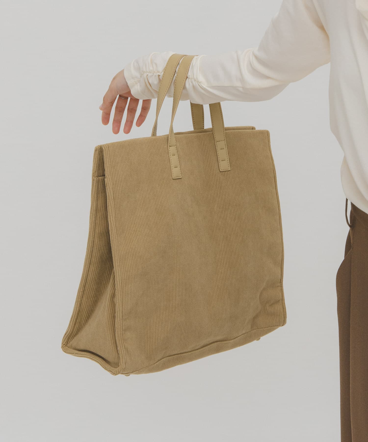 コーデュロイスクエアビッグBAG(One BEIGE): バッグ｜URBAN RESEARCH