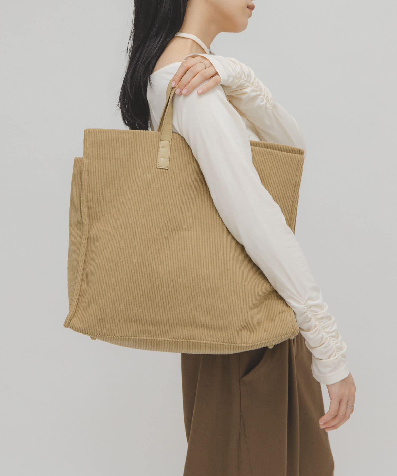 コーデュロイスクエアビッグBAG(One BEIGE): バッグ｜URBAN RESEARCH