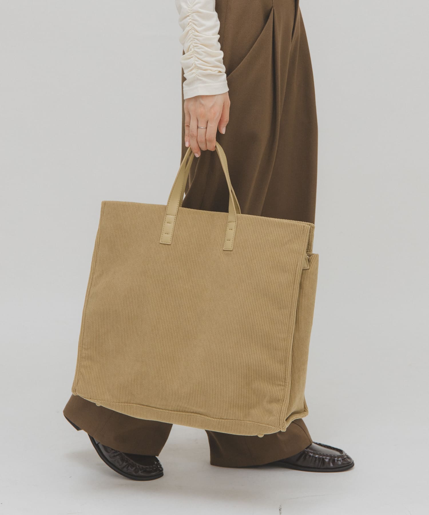 コーデュロイスクエアビッグBAG(One BEIGE): バッグ｜URBAN RESEARCH