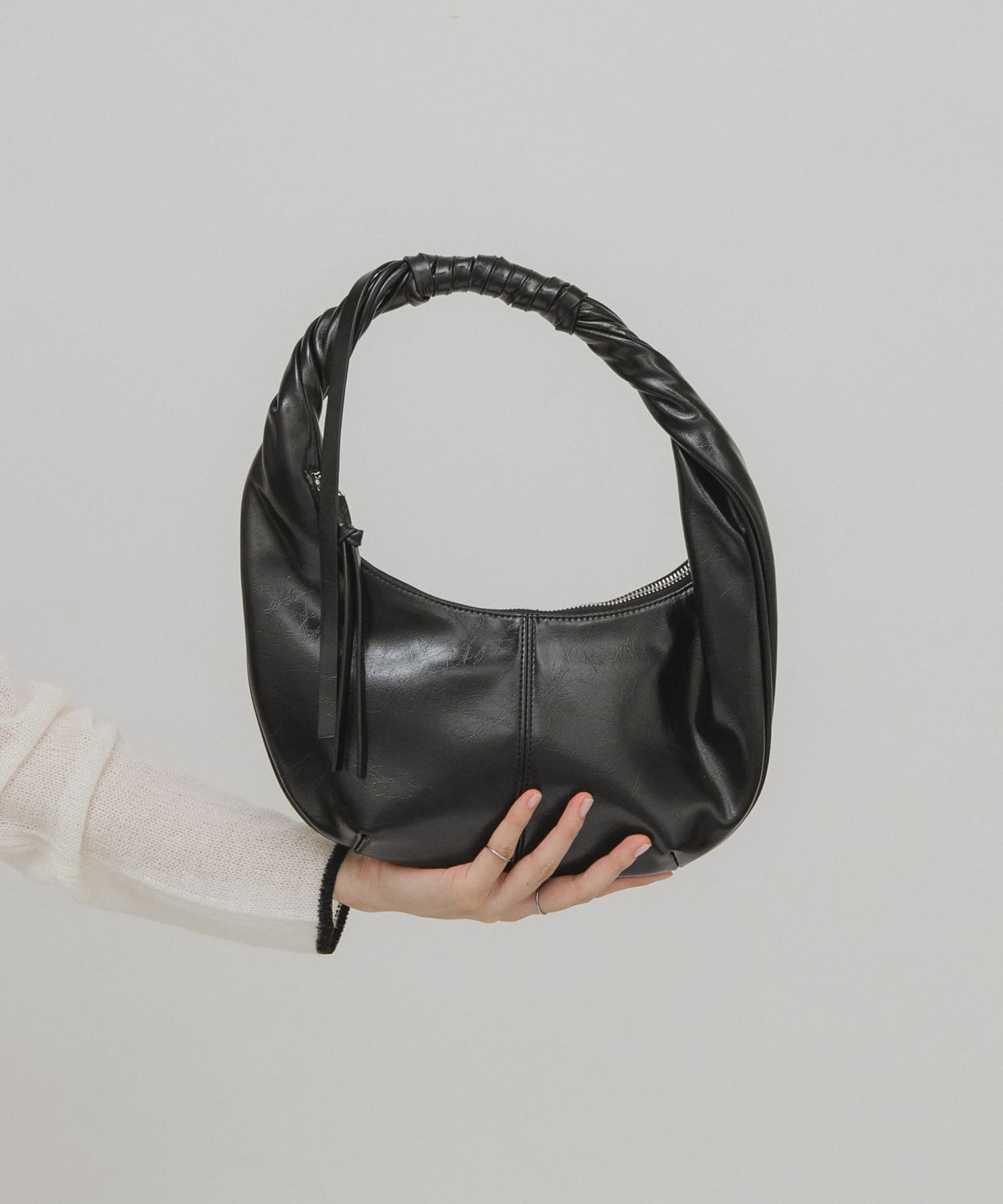 Lightweight 円形バッグ 黒 ハンドルデザインサークルBAG(one CREAM): バッグ｜URBAN RESEARCH公式