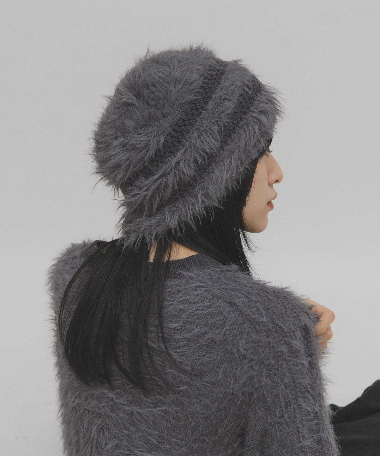 ラインデザインシャギーニットビーニー CHARCOAL One