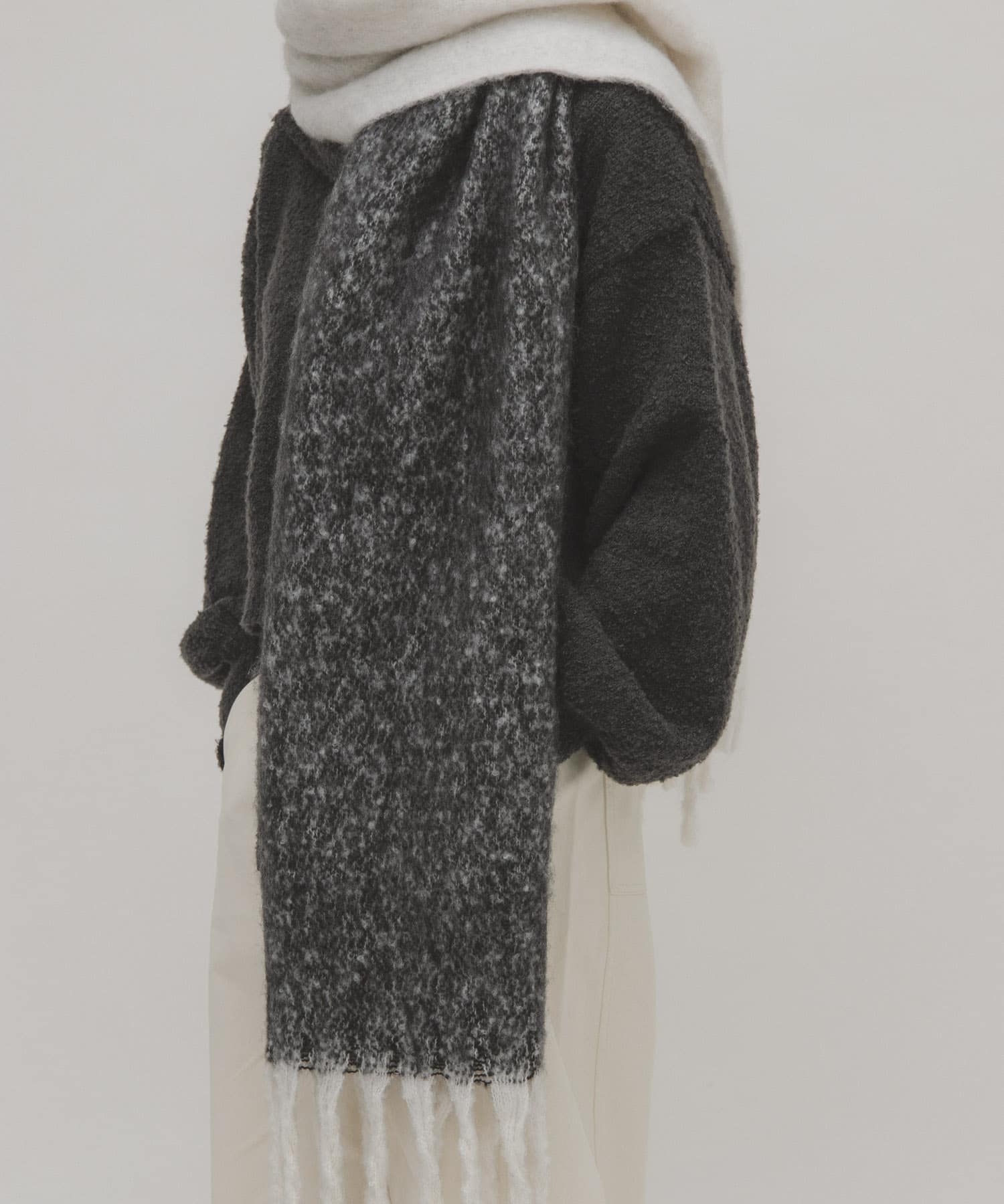 ビッグフリンジバイカラーストール BLACK One