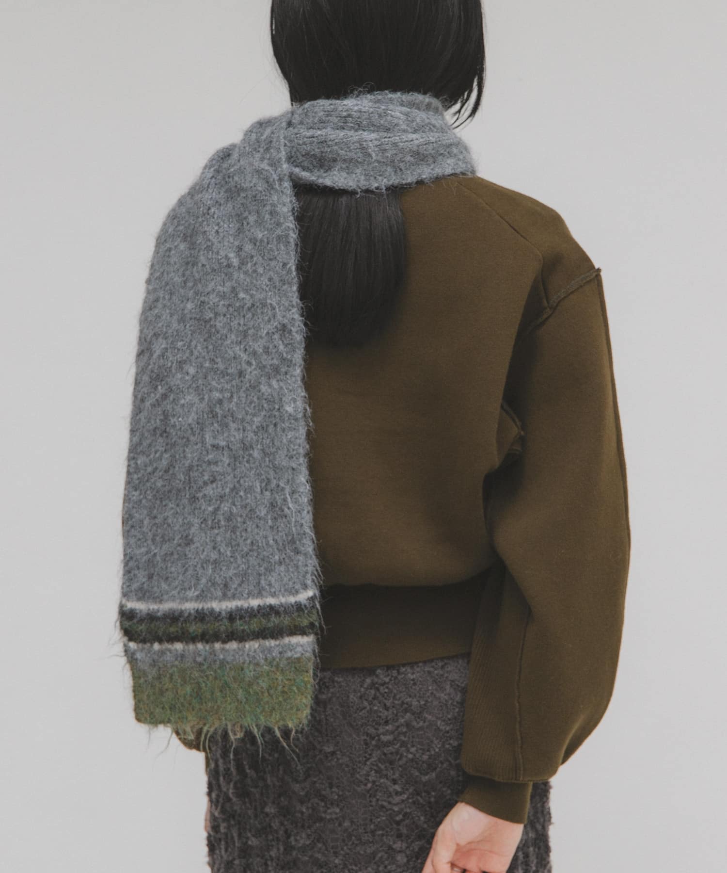 GRAY