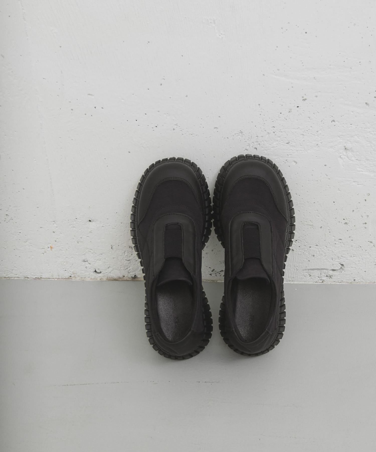 チャンキーソールパファースリッポン BLACK 37