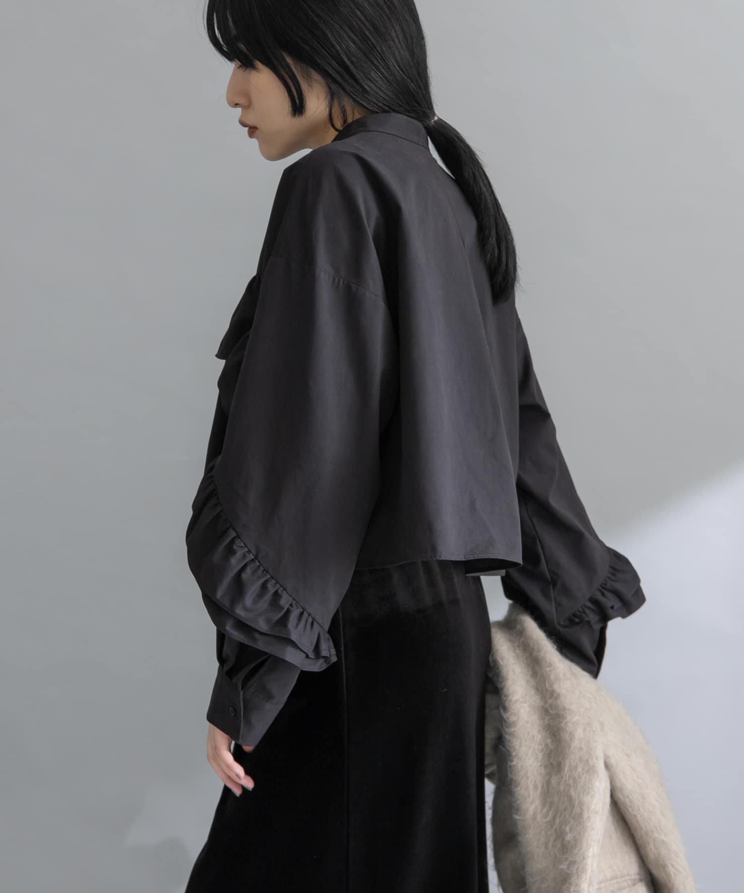 WEB限定』ラッフルデザインブラウス(One OFF): トップス｜URBAN