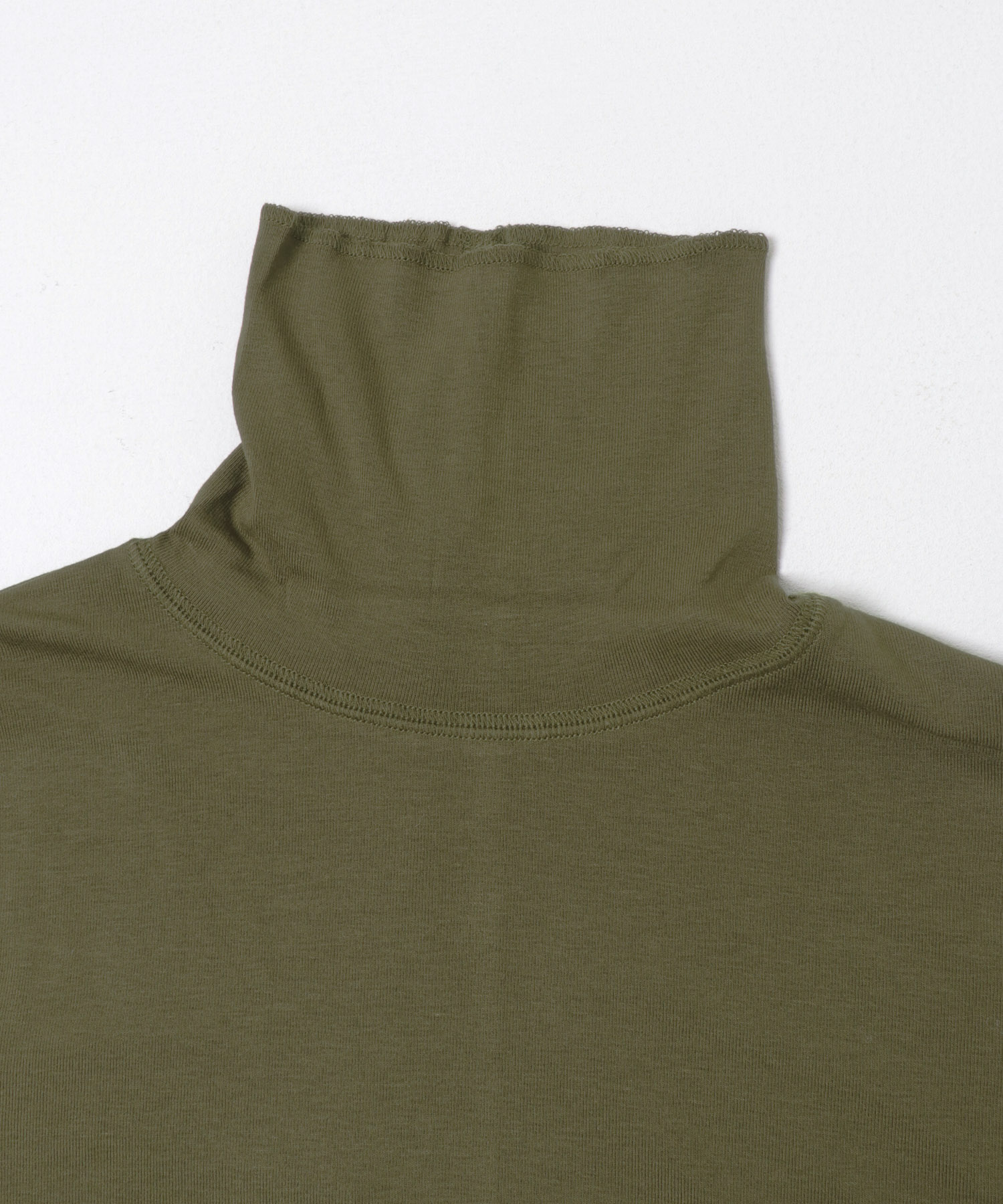 illi　タートルベーシックカットソー OLIVE One