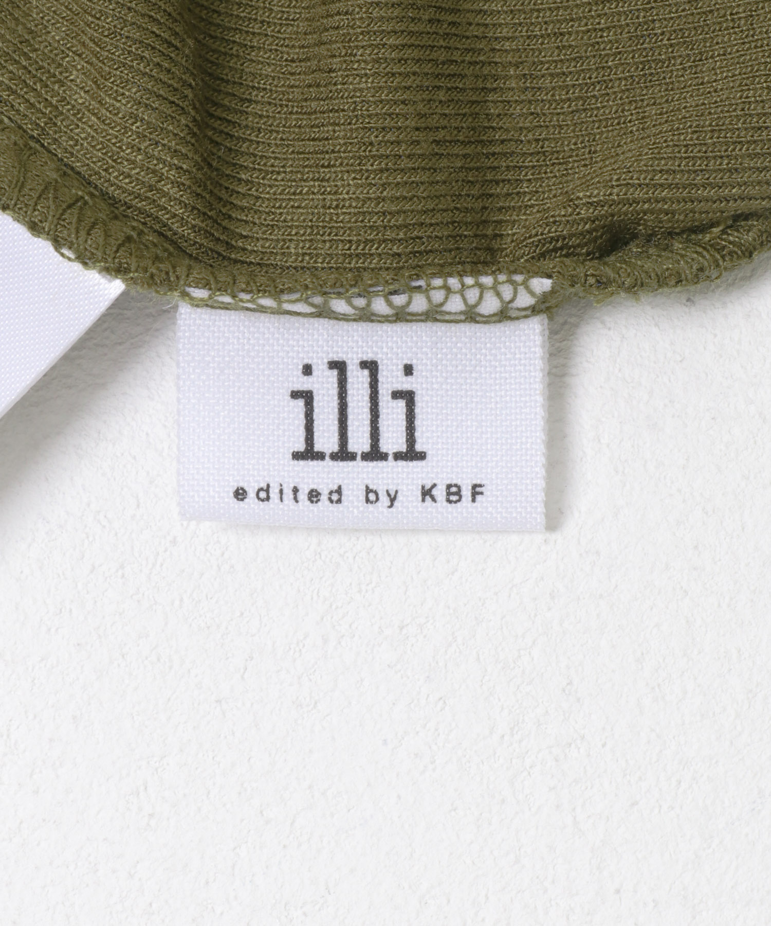 illi　タートルベーシックカットソー OLIVE One