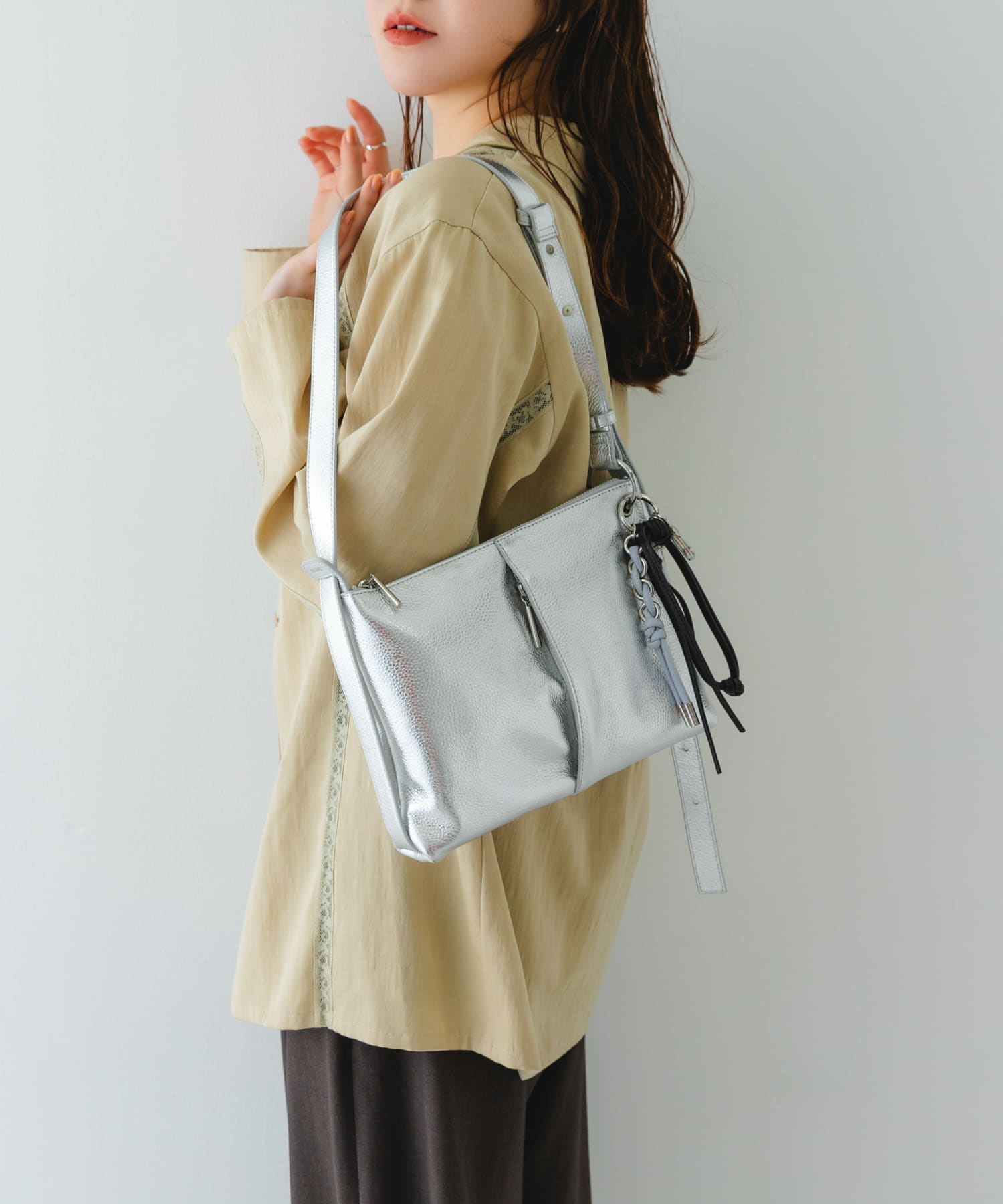 BEAURE カウレザー3WAYショルダーバッグ(- SILVER): バッグ｜URBAN