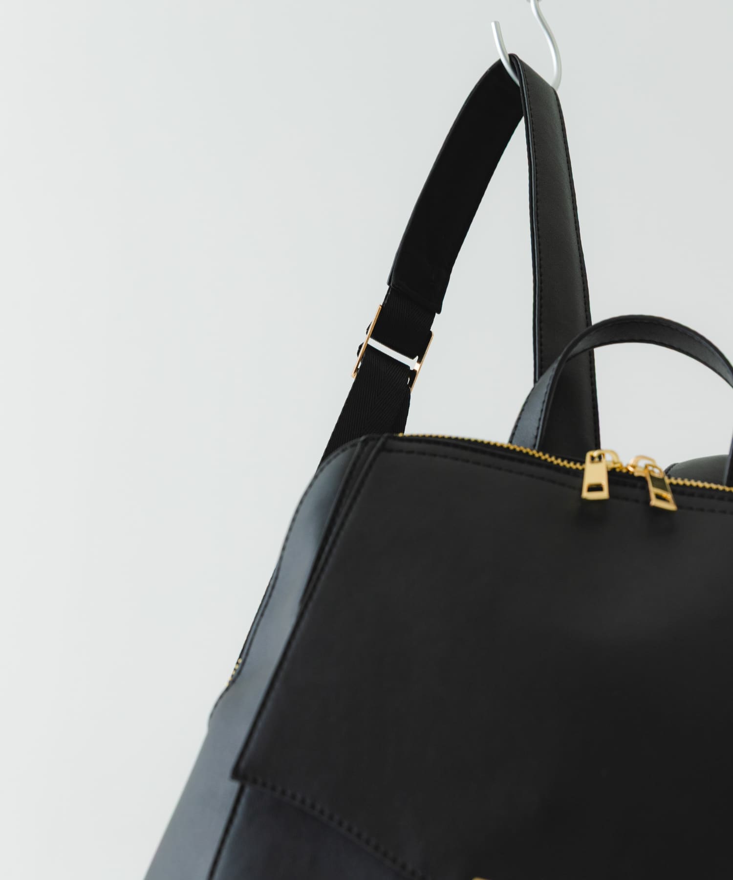 メタルフラップA4リュック BLACK One