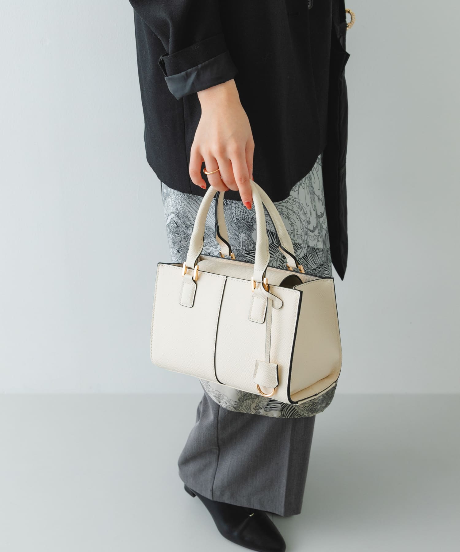 3セットチャームスクエアバッグ IVORY One