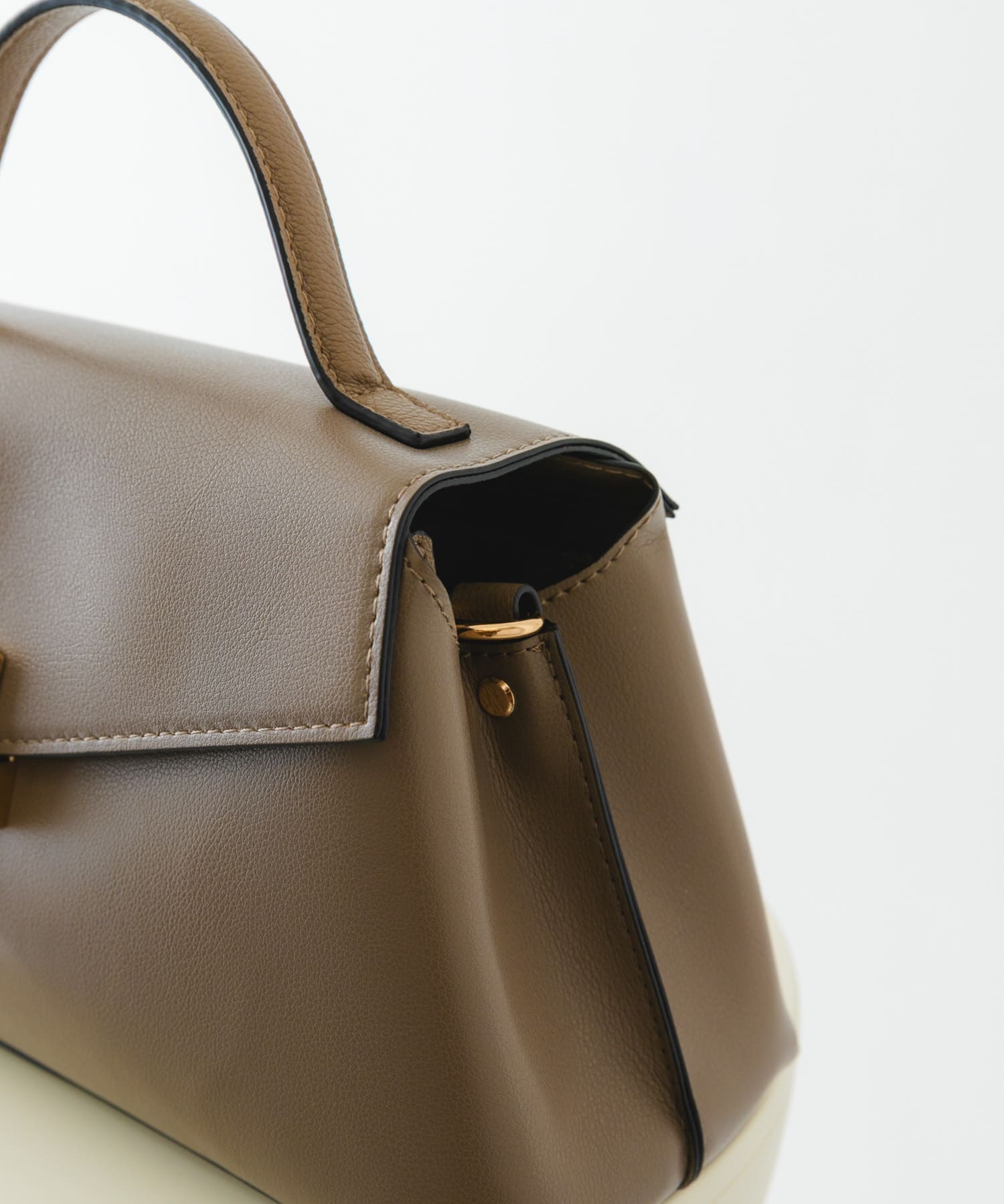 フラップワンハンドルバッグ MOCHA One