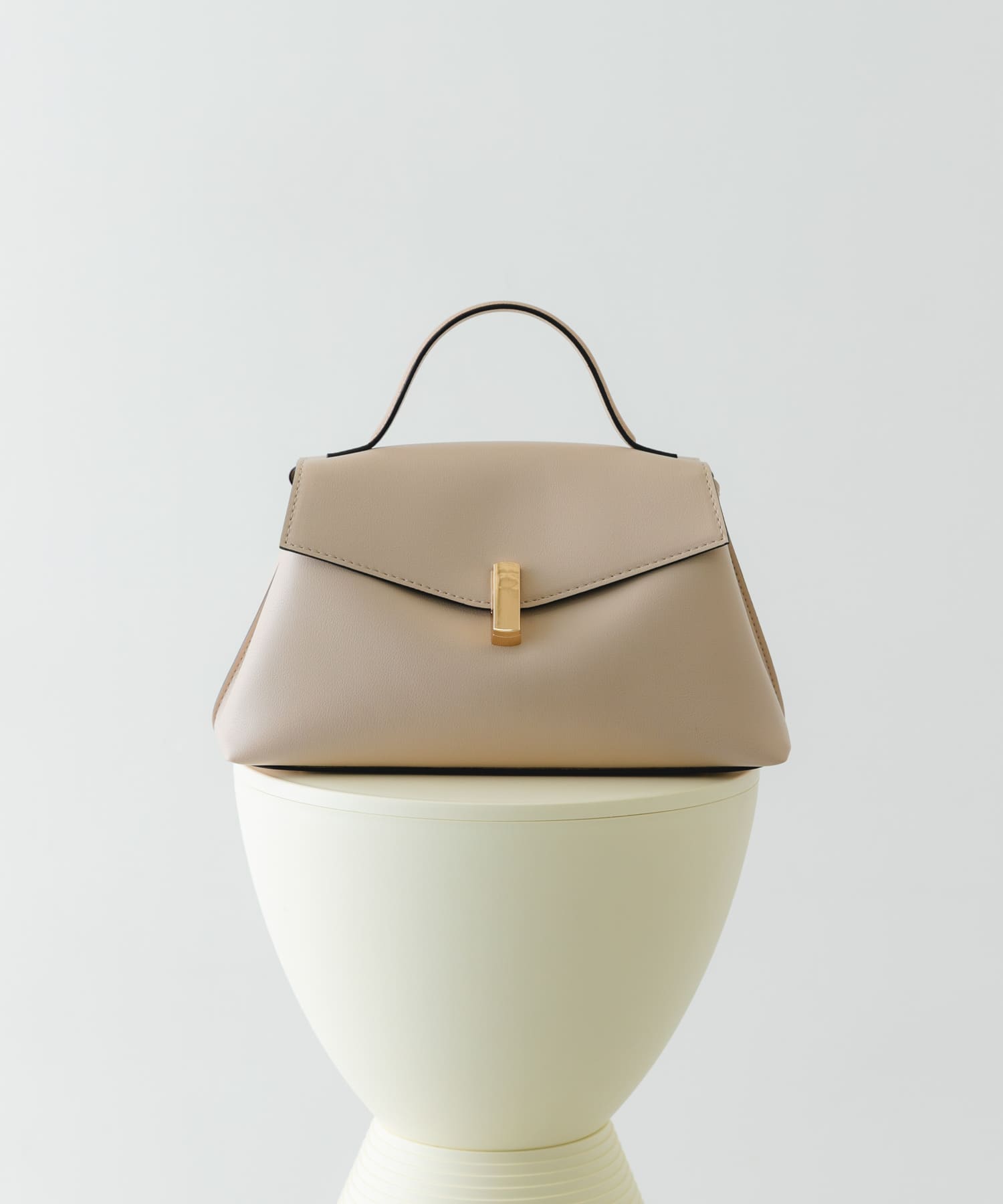 フラップワンハンドルバッグ IVORY One