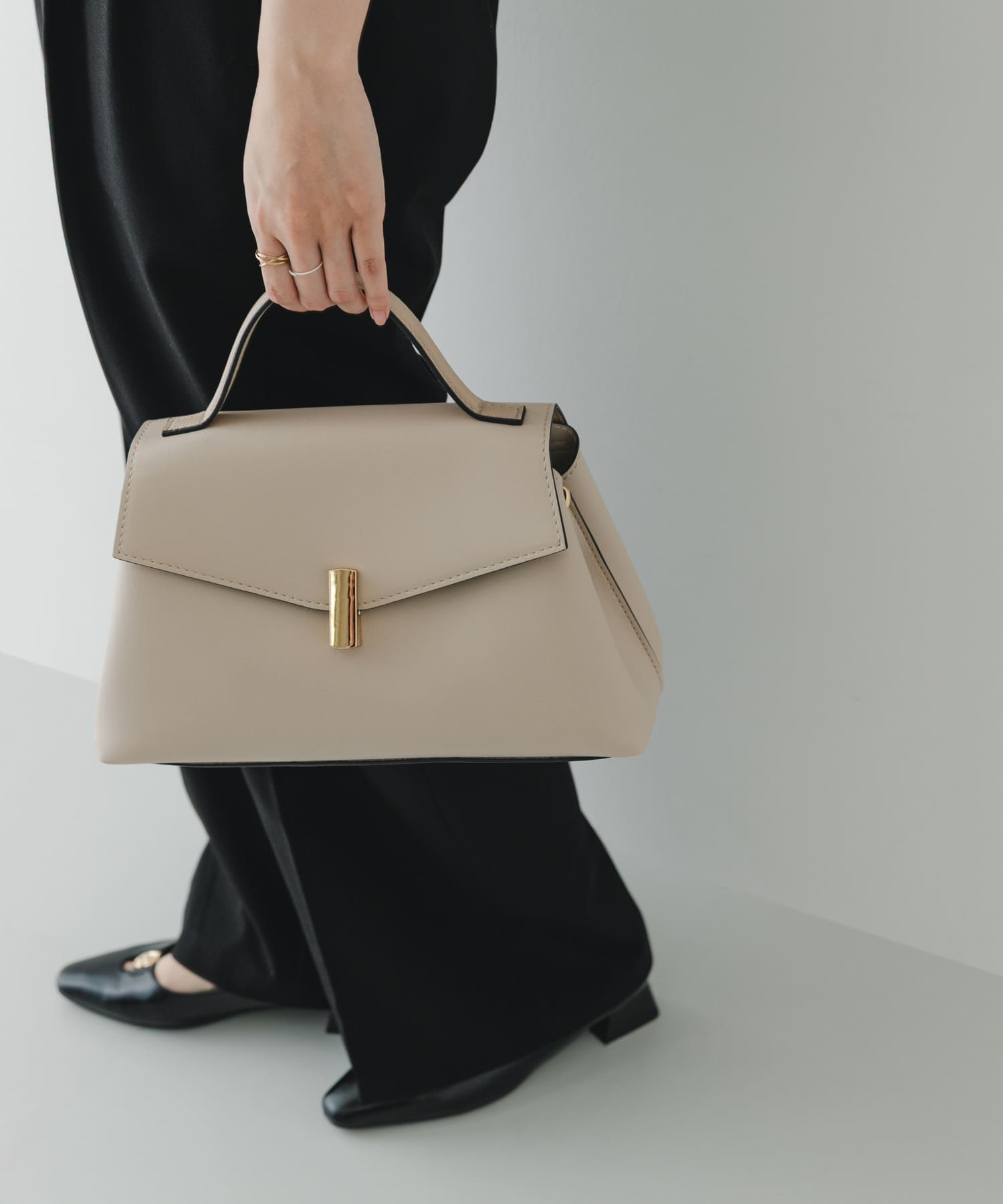 フラップワンハンドルバッグ IVORY One