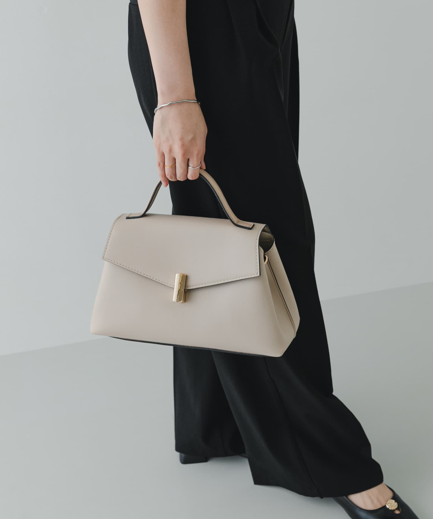 フラップワンハンドルバッグ IVORY One