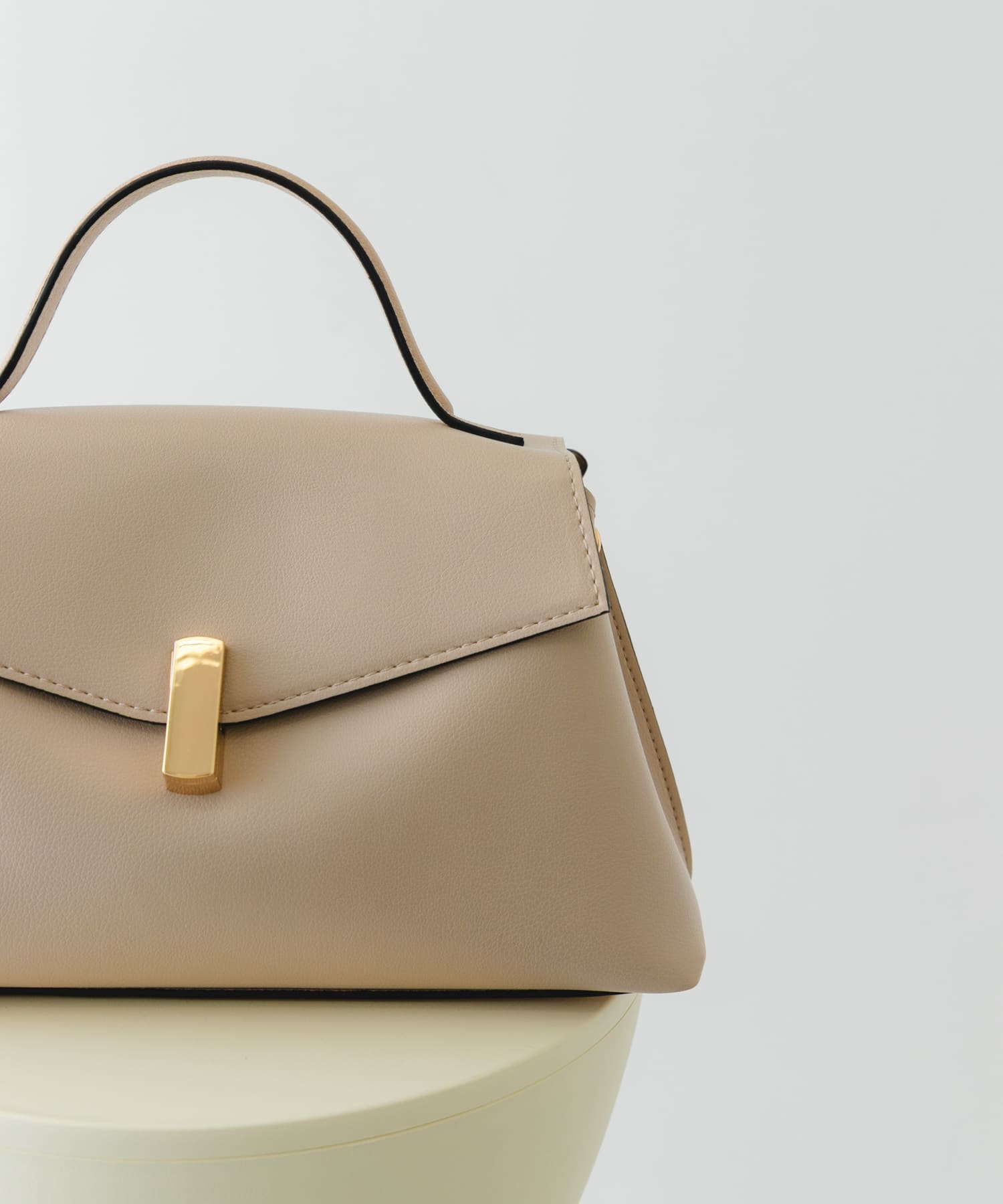 フラップワンハンドルバッグ IVORY One