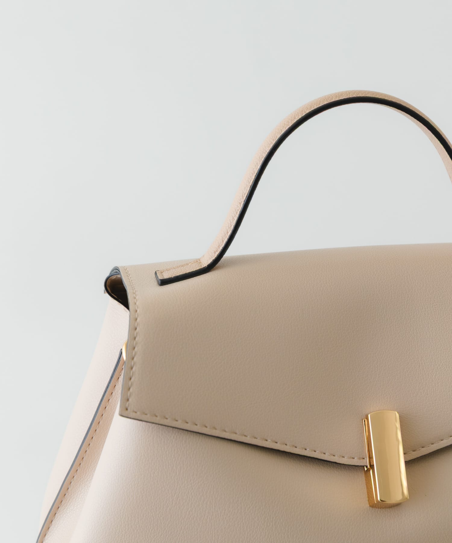 フラップワンハンドルバッグ IVORY One
