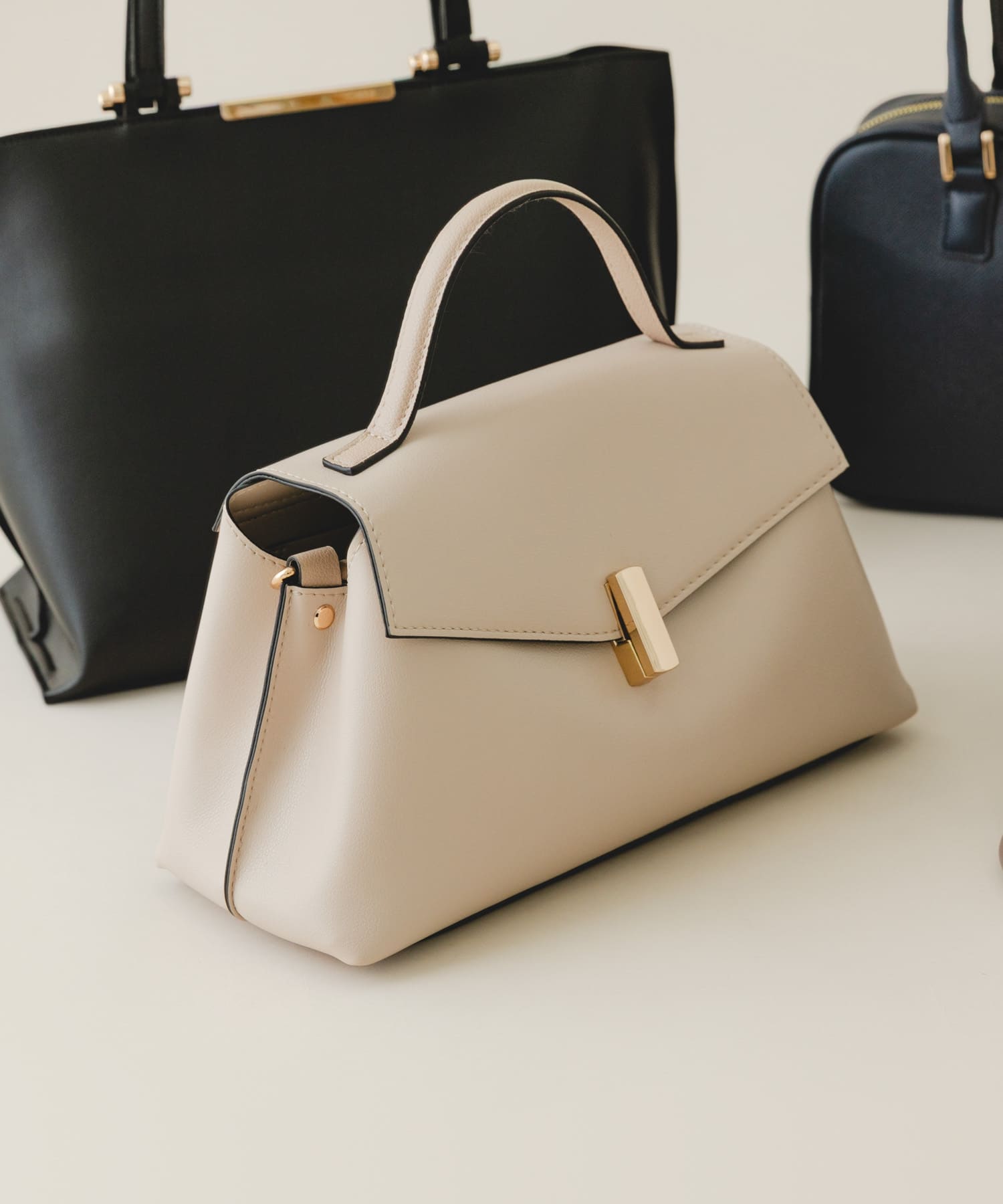 フラップワンハンドルバッグ IVORY One