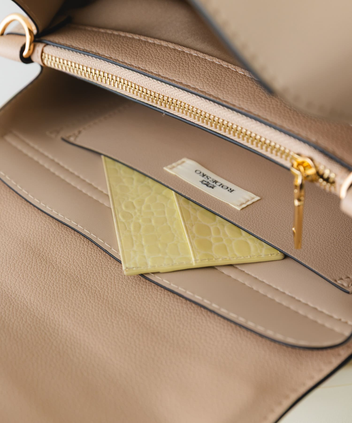 フラップワンハンドルバッグ IVORY One