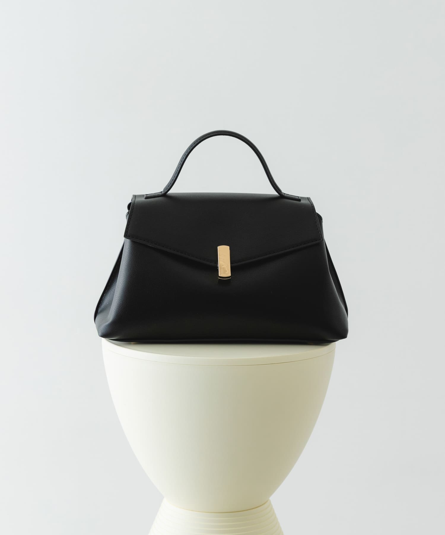 フラップワンハンドルバッグ BLACK One