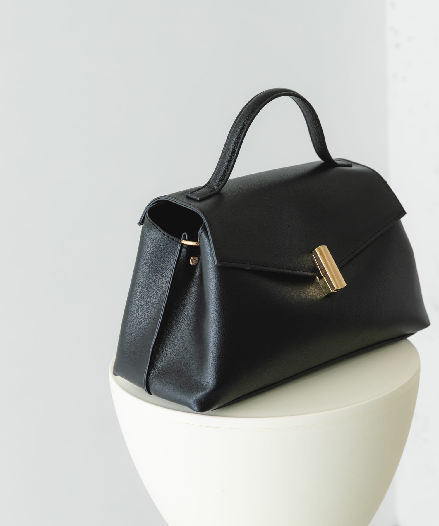 フラップワンハンドルバッグ BLACK One
