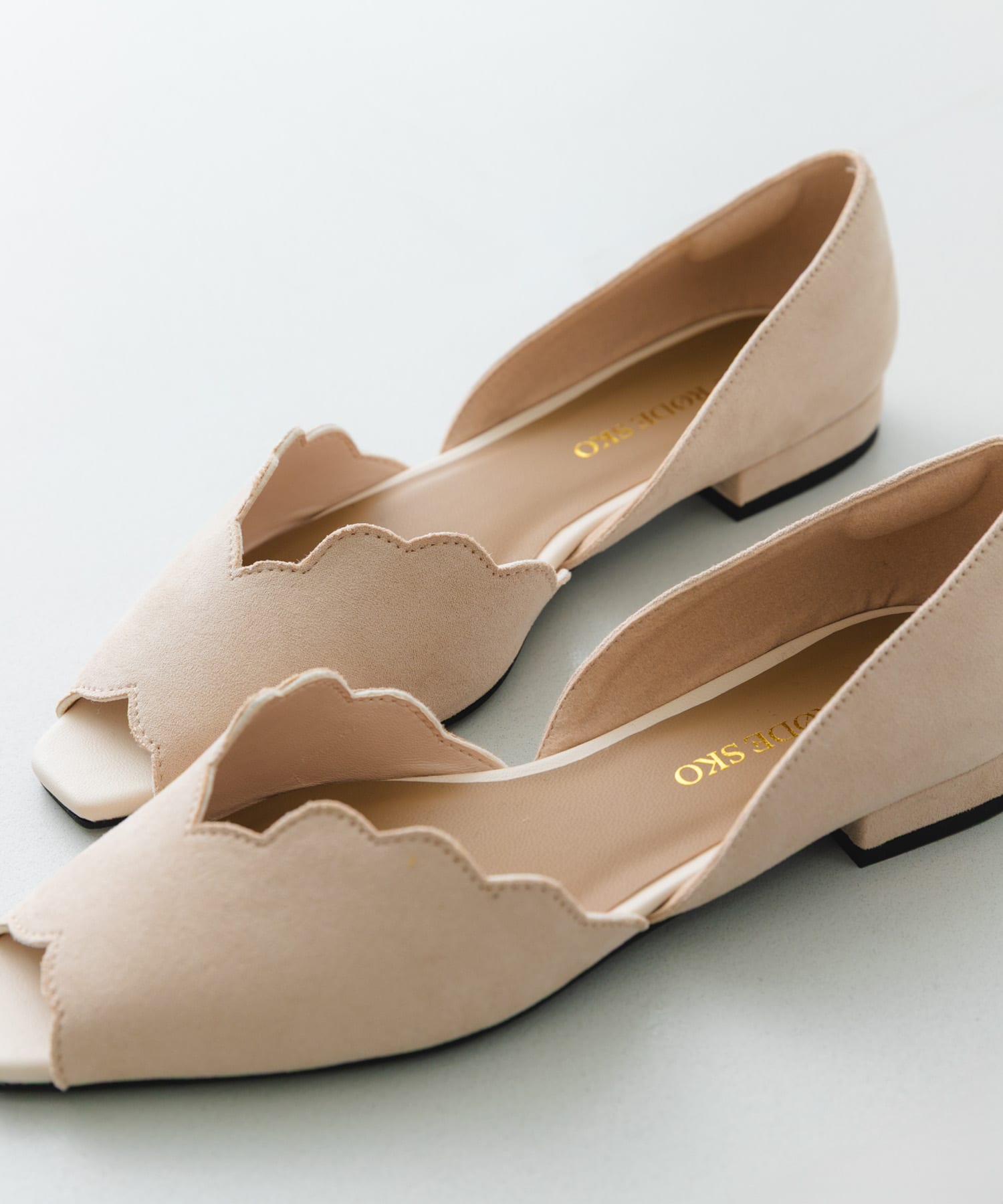 ピープトゥスカラップセパレートサンダル IVORY 36