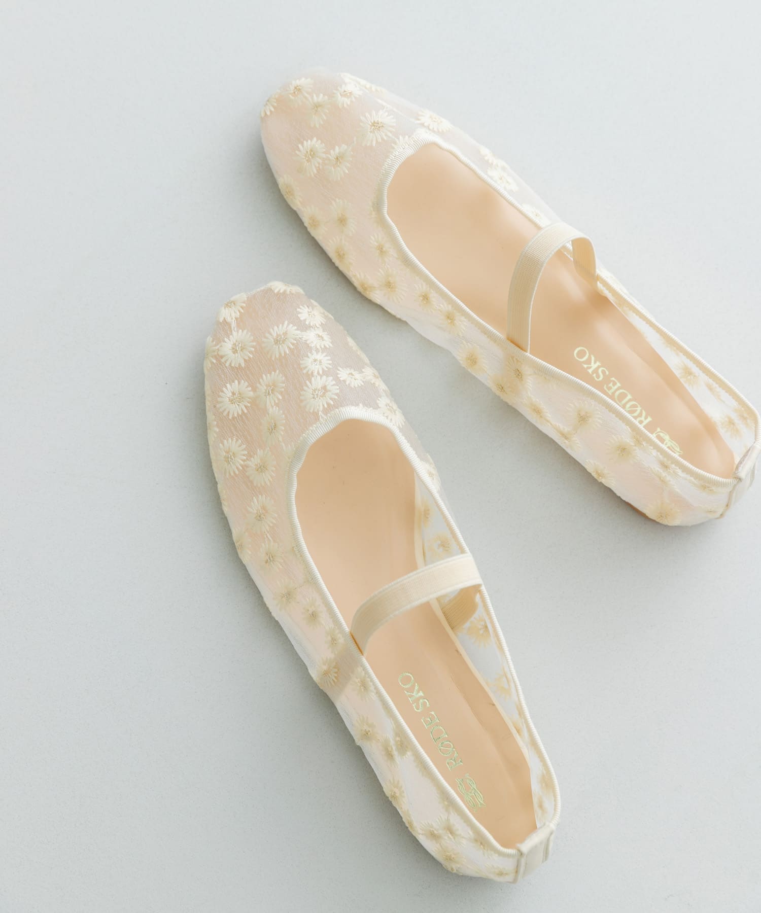 フラワーシアーフラットシューズ