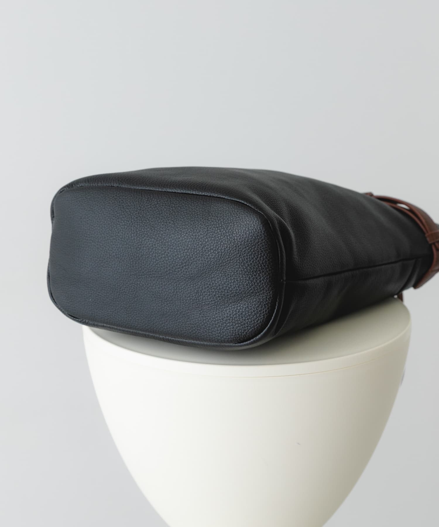 『別注』BEAURE×RODESKO　カウレザーベルトデザイントートバッグ BLKxCHOCO One