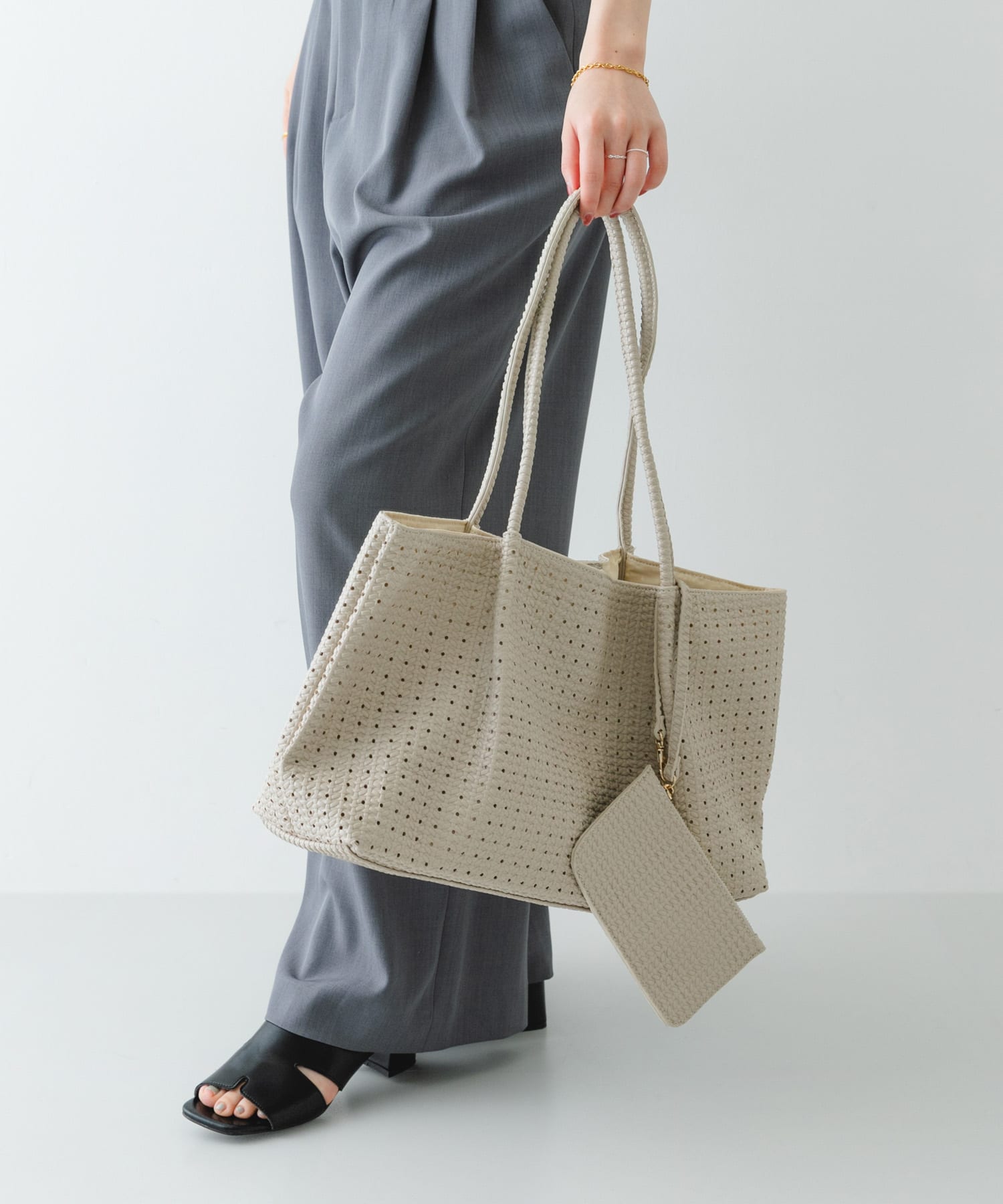 ポーチ付パンチングラージトートバッグ IVORY One