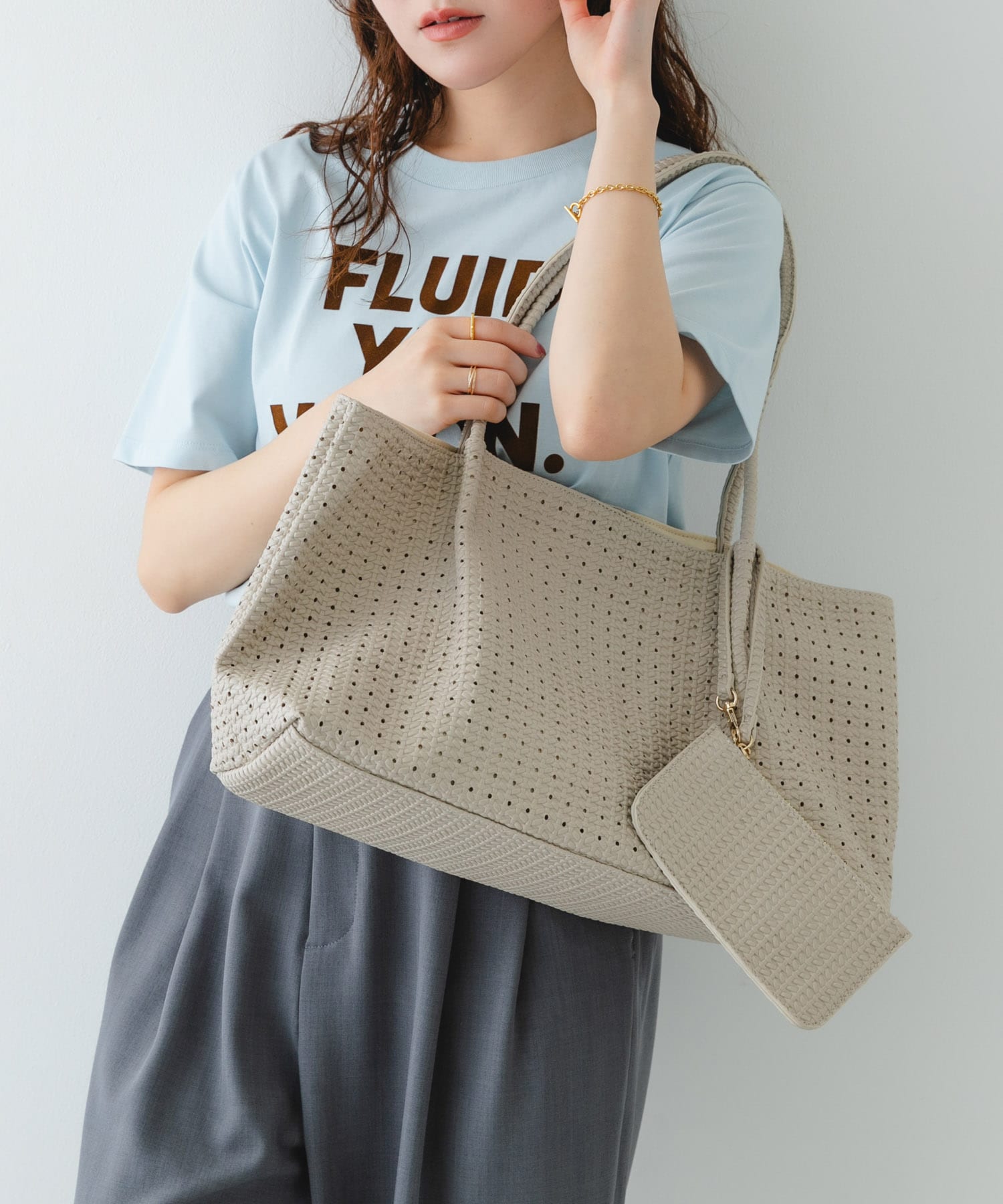 ポーチ付パンチングラージトートバッグ IVORY One