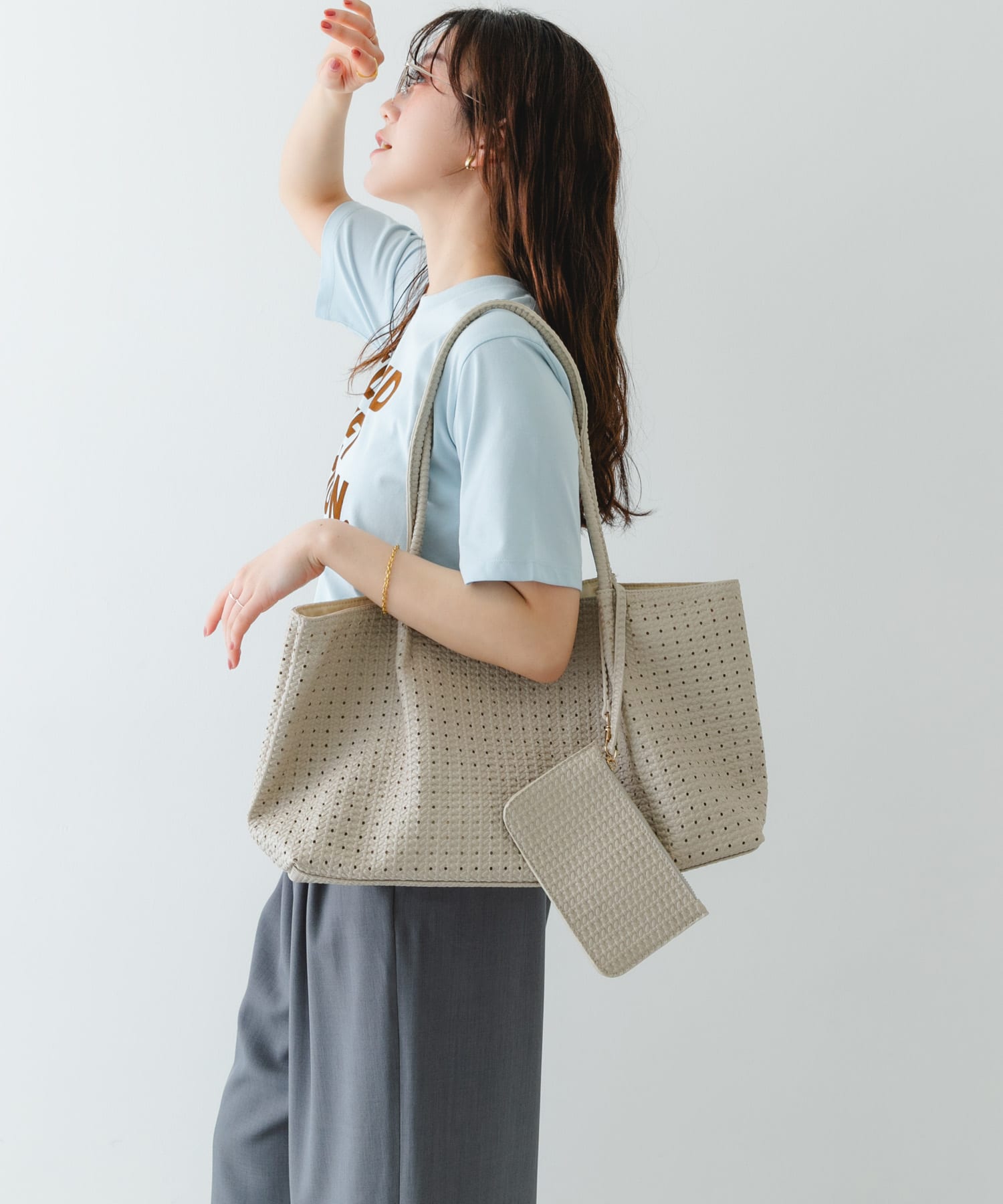 ポーチ付パンチングラージトートバッグ IVORY One