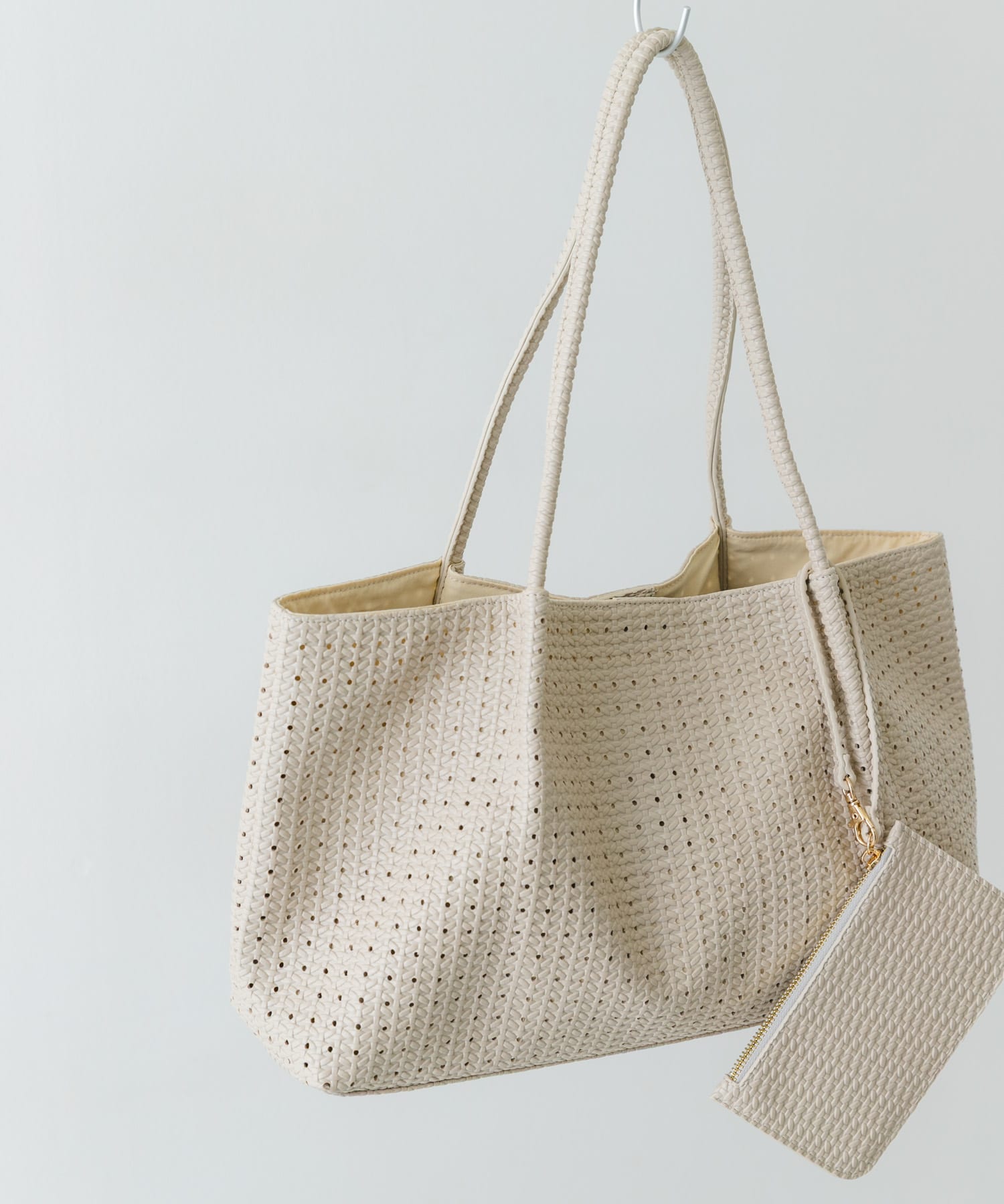 ポーチ付パンチングラージトートバッグ IVORY One